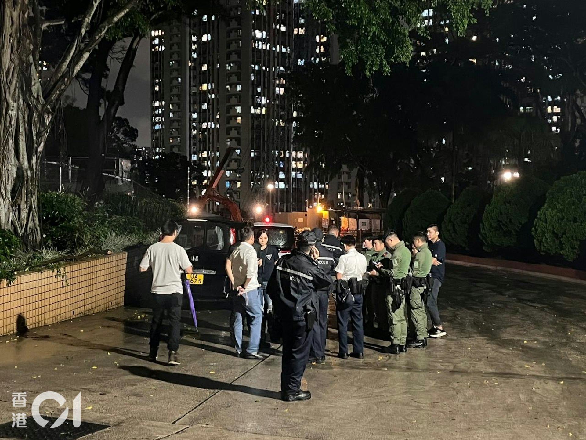 18歲少女郭靄筠失蹤逾一周,警方及消防7月22日派員登上獅子山尋找其下落。(戴慧豐攝)