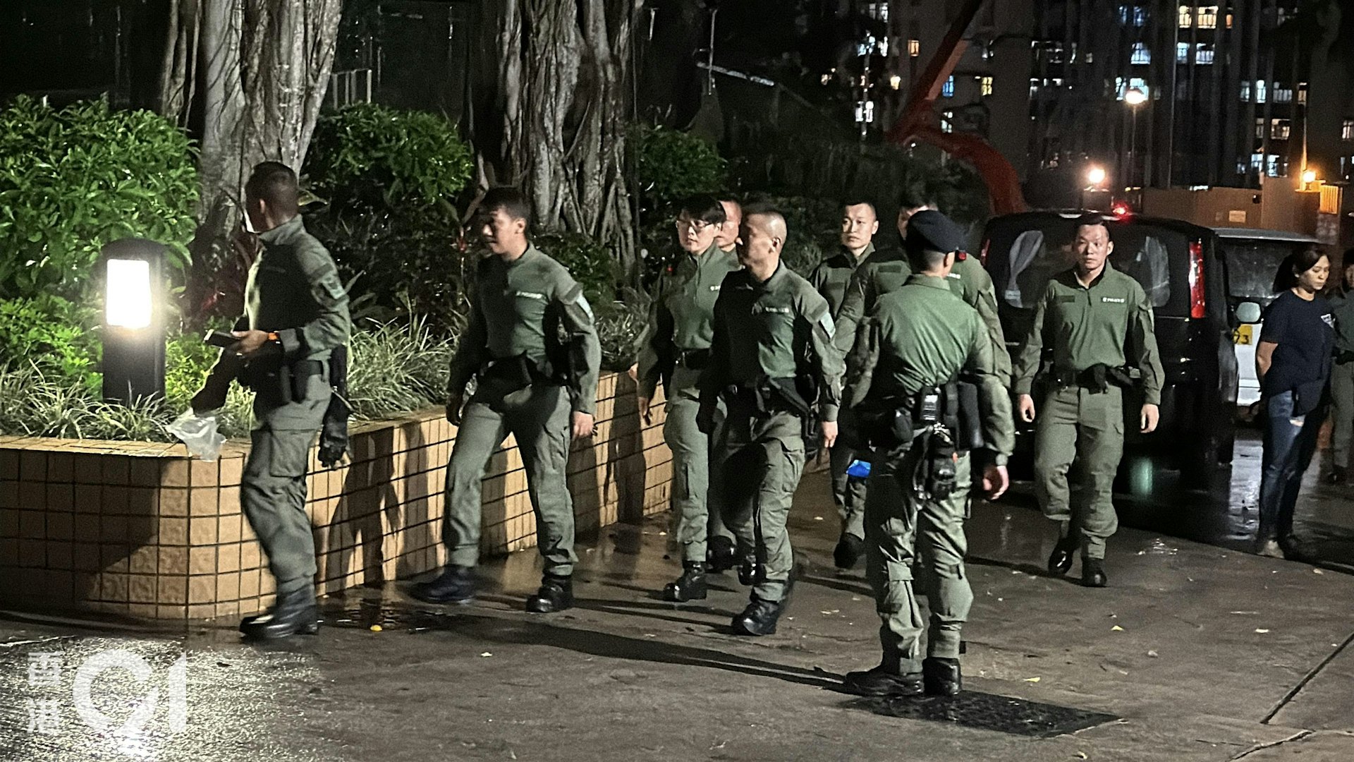 18歲少女郭靄筠失蹤逾一周,警方及消防7月22日派員登上獅子山尋找其下落。(羅日昇攝)