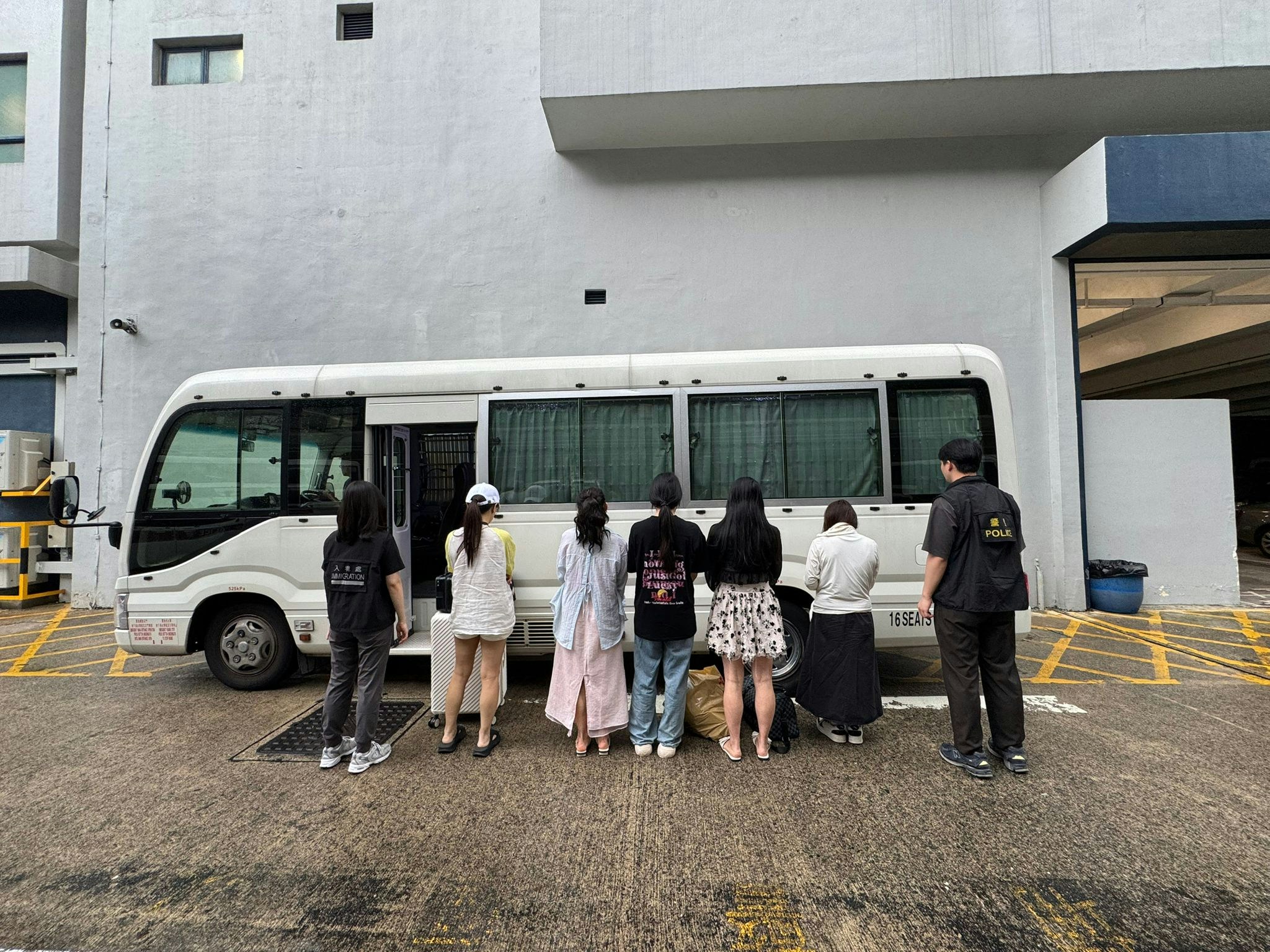 大埔警聯入境處掃黃 拘12名雙程證內地女 涉違反逗留條件