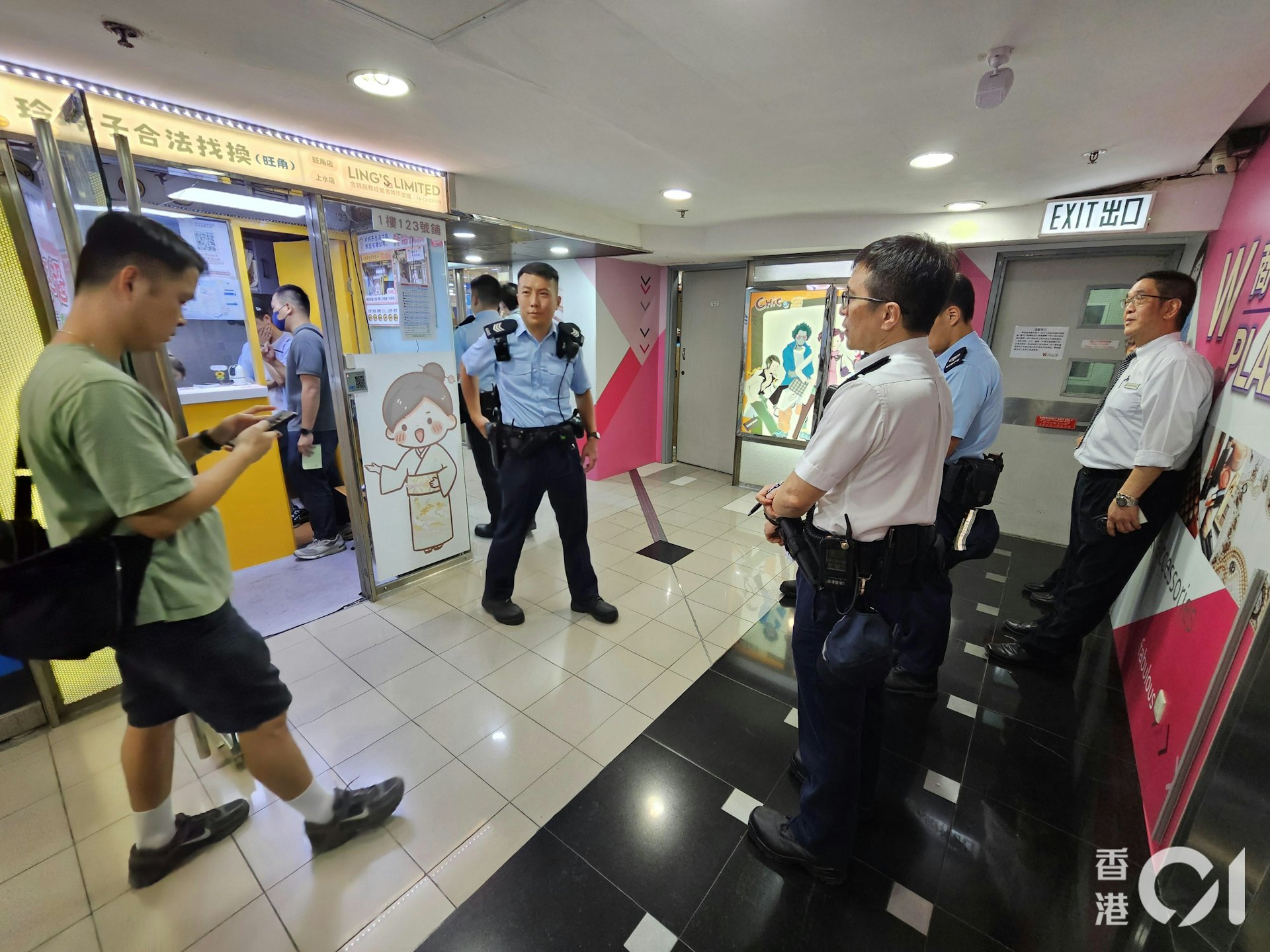 警員到場調查。(梁偉權攝) 警員到場調查。(梁偉權攝)