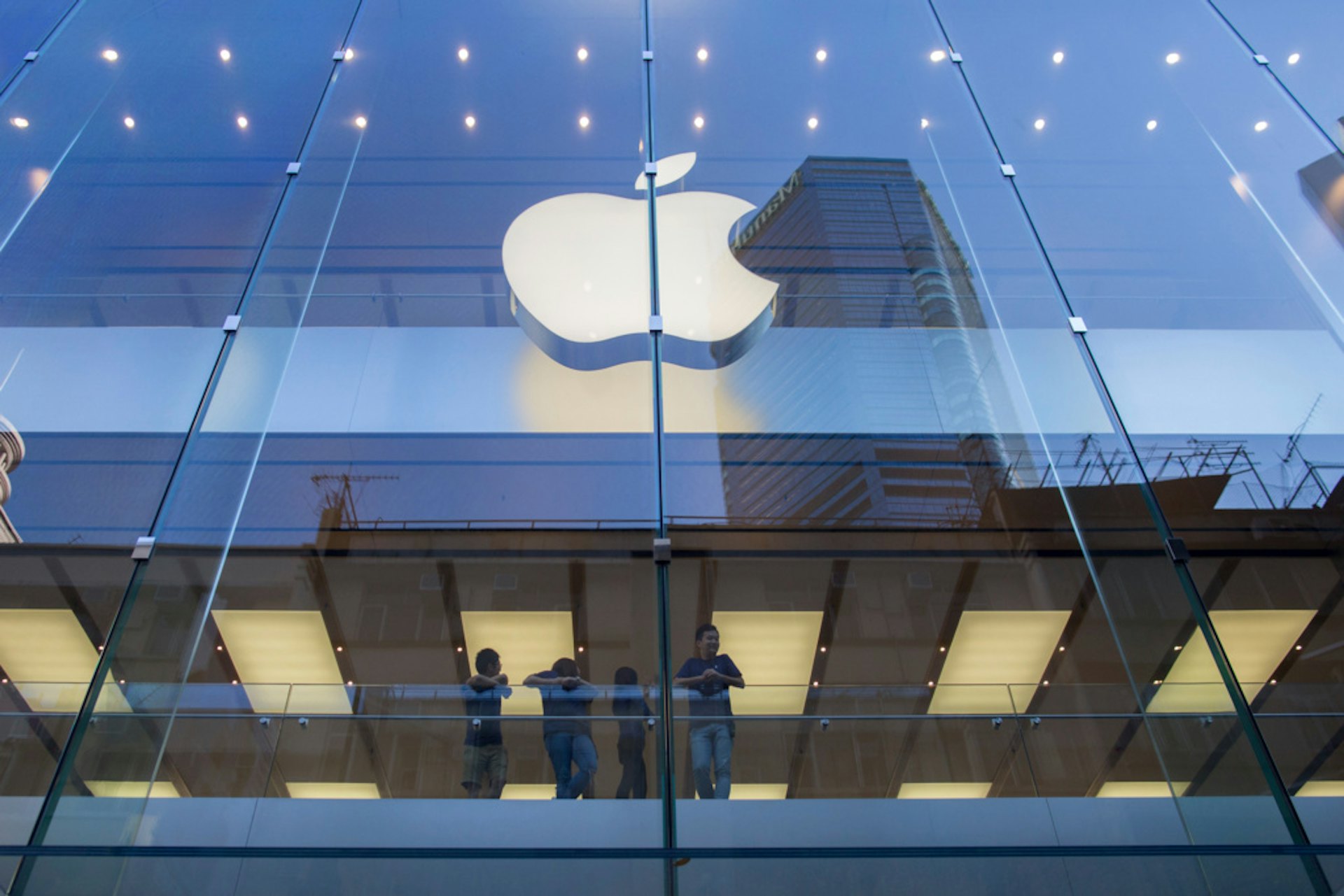 樓主說,職員曾勸籲女子離開,惟女子「大聲夾惡」反問「為什麼我不能坐在這裏,是有規定的嗎?」,職員無奈只能讓女子繼續坐下。(資料圖片)