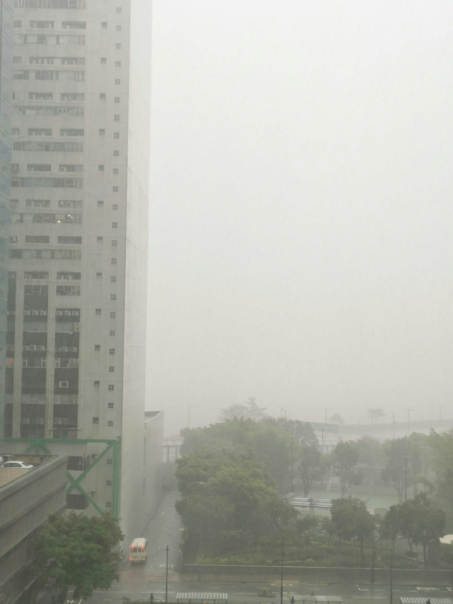不少打工仔在天文台Facebook分享各區雨況。（天文台Facebook）