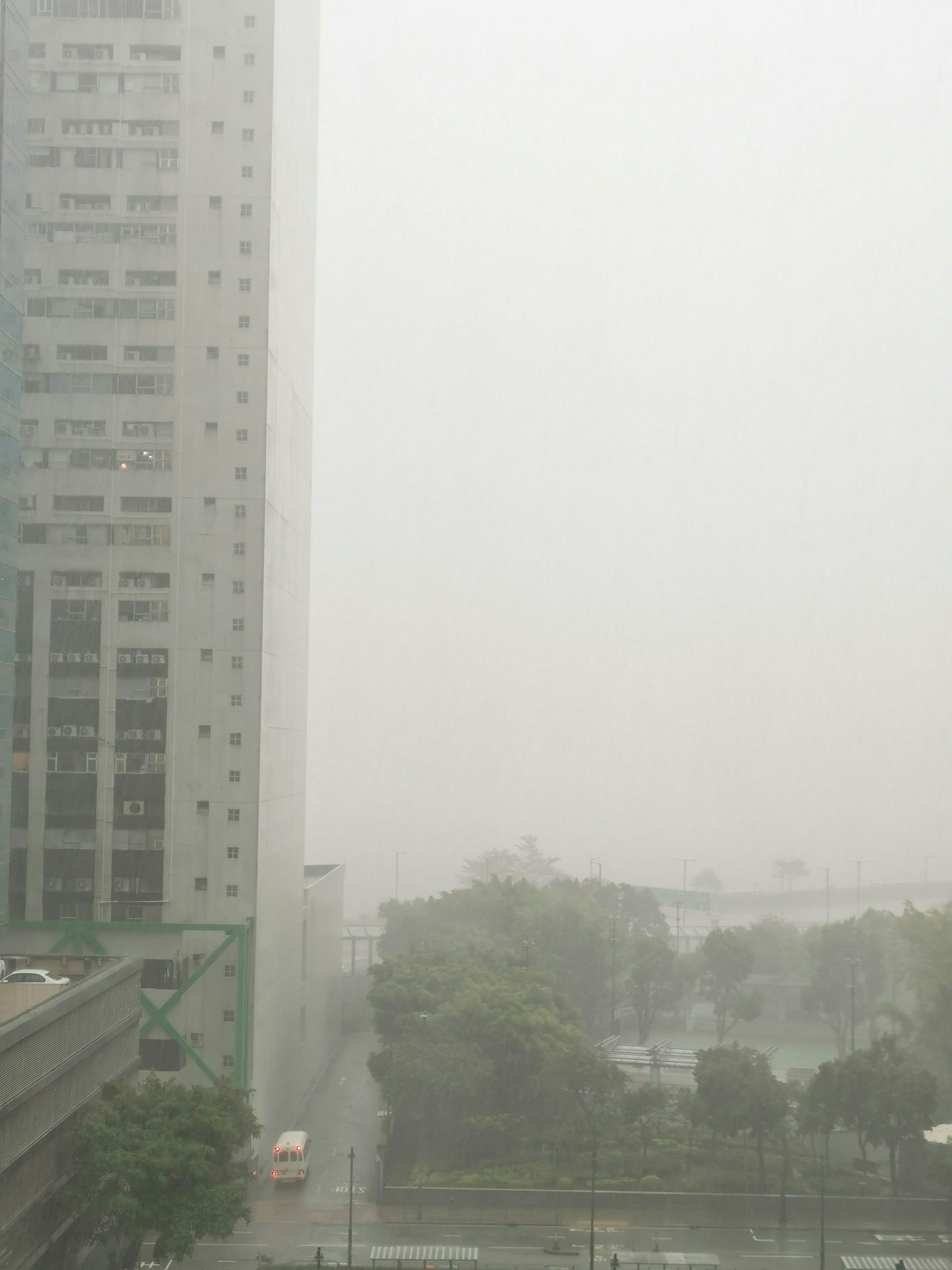 不少打工仔在天文台Facebook分享各區雨況。(天文台Facebook)