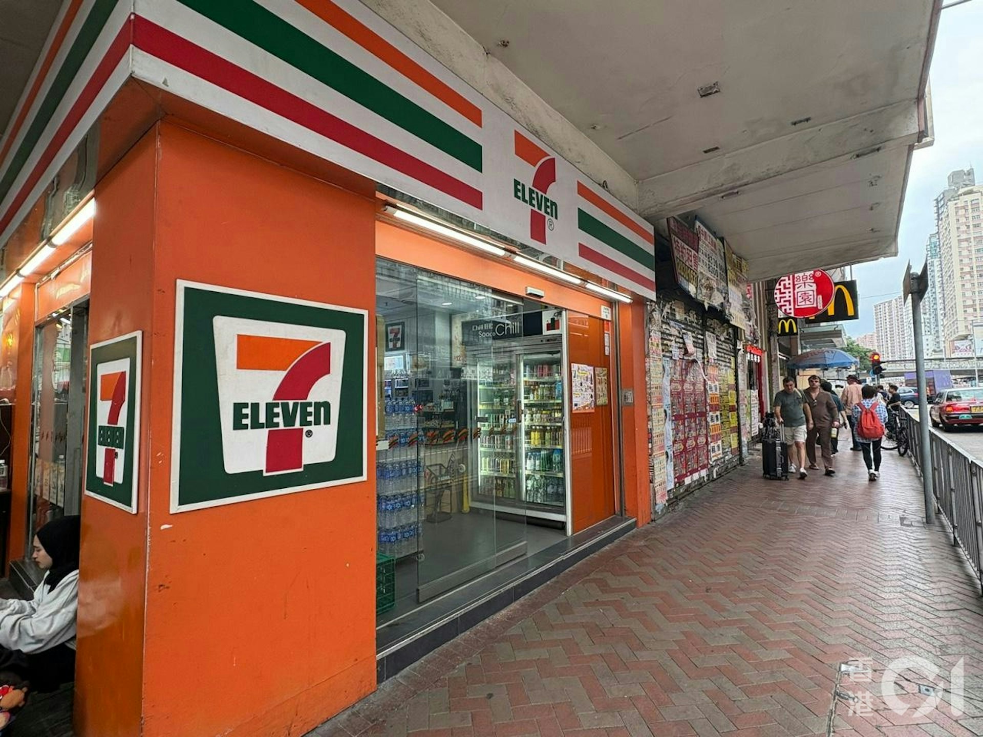 便利店增值大懵店員500變5000 好心港女欲歸還最後用奇招解決