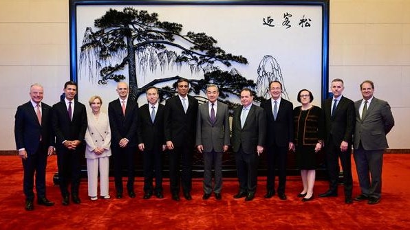王毅晤蘋果高盛波音等高層:倡中美更多溝通渠道 不搞單邊霸道