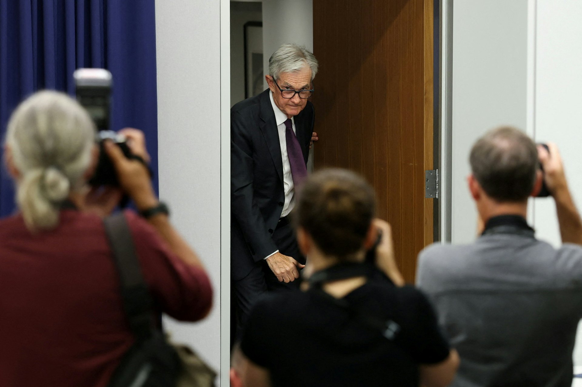 图为2025年7月30日,联储局主席鲍威尔(Jerome Powell)在议息会议后主持记者会。 (Reuters) 图为2025年7月30日,联储局主席鲍威尔(Jerome Powell)在议息会议后主持记者会。 (Reuters)