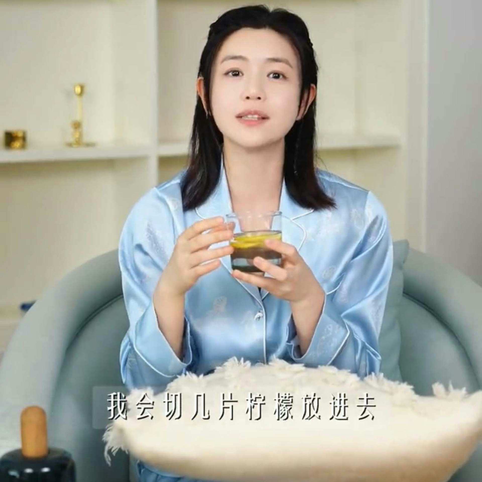 【陳妍希私藏5個快速消水腫方法】2. 起床自製檸檬水(小紅書@陳妍希michelle)