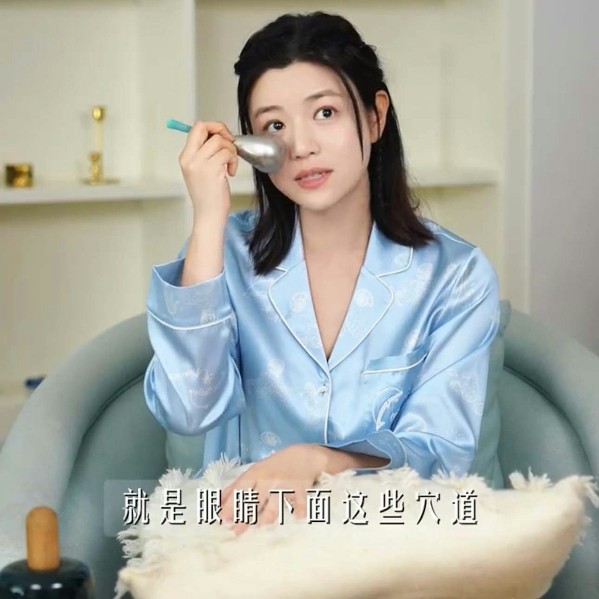 【陳妍希私藏5個快速消水腫方法】3. 冰敷幫助消腫(小紅書@陳妍希michelle)
