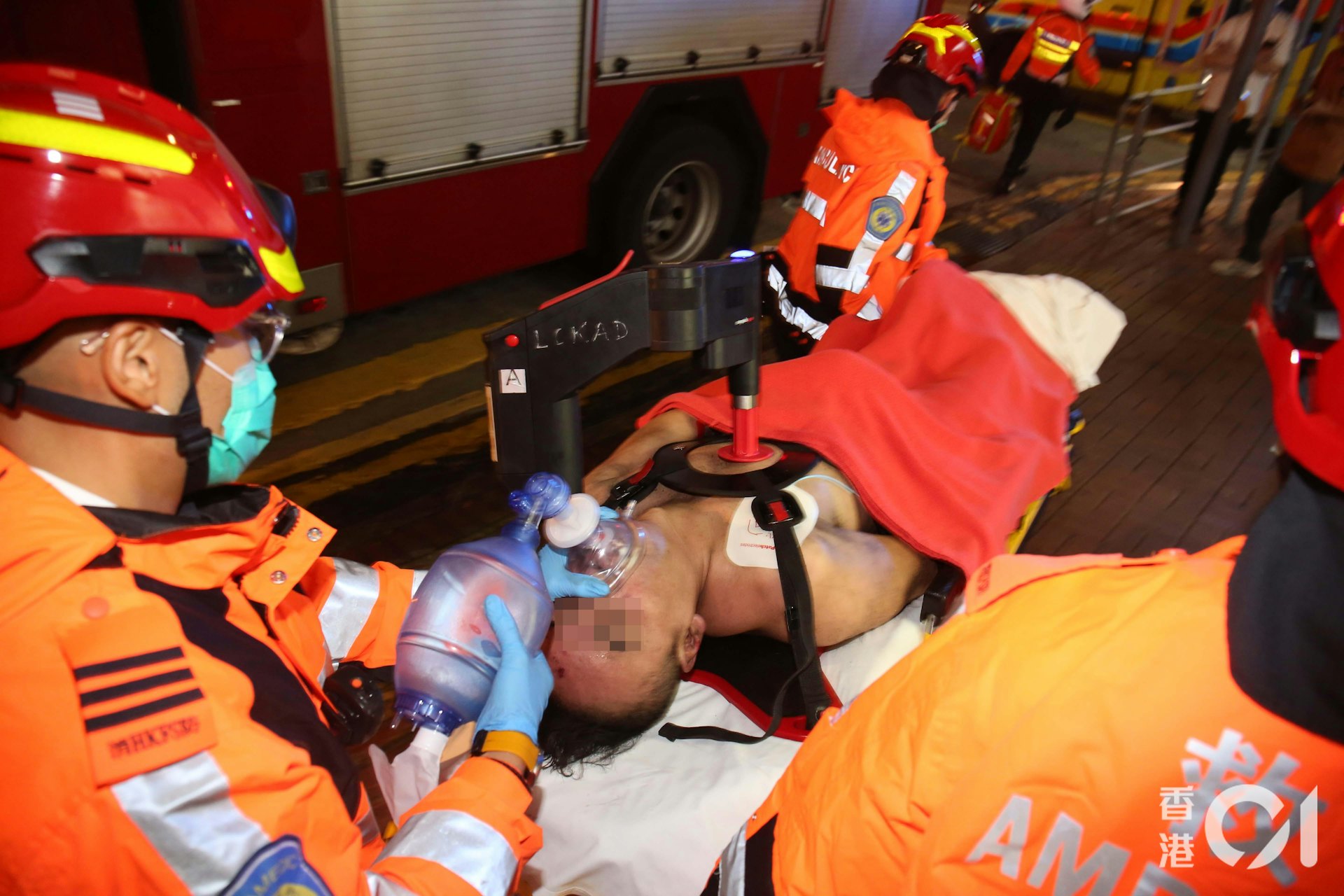 另一名中年男子陷入昏迷,則送往廣華醫院接受搶救,送院時需要使用自動心肺復甦機。(李家傑攝)