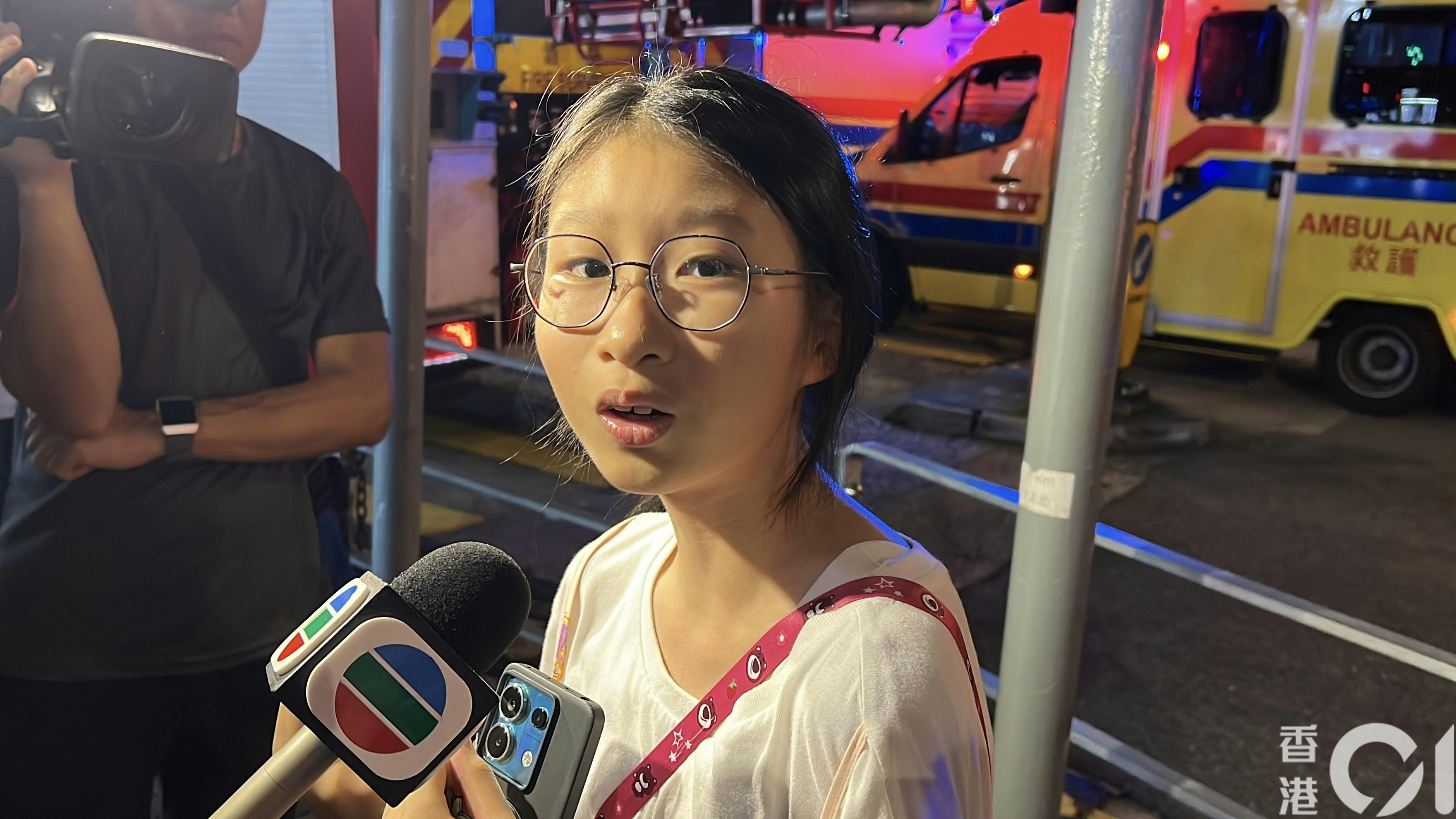 陳姓女童指出當時「好大陣味」，估計樓下發生火警，和家人自行下樓暫避。（李家傑攝）