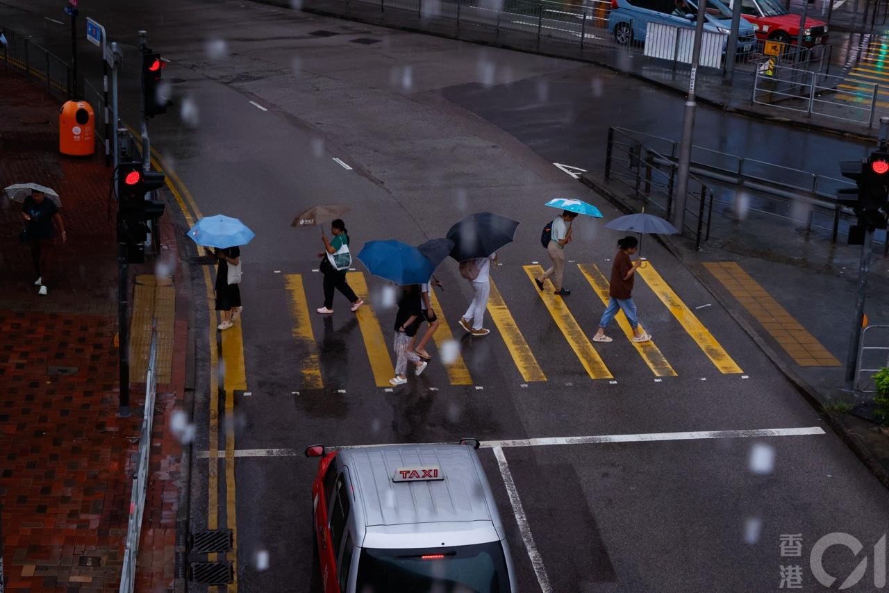 暴雨|周一周二返工注意 天文台料有狂風雷暴 雨勢有時頗大