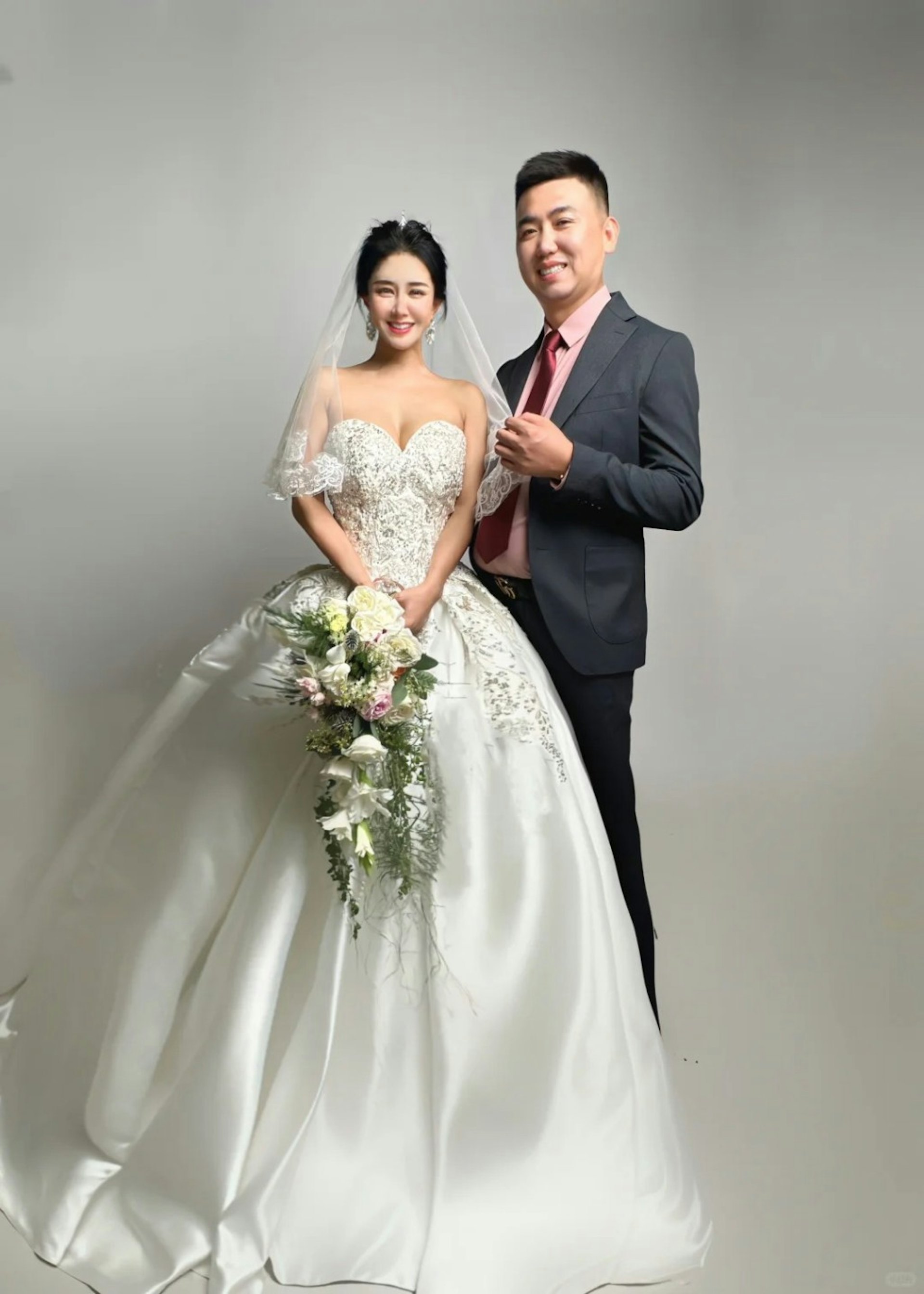 张暖雅表示回到家乡威海后认识老公,婚后真正体会到甚么叫细致入微、呵护、把你捧在手上的感觉。(IG@angelinazhang)