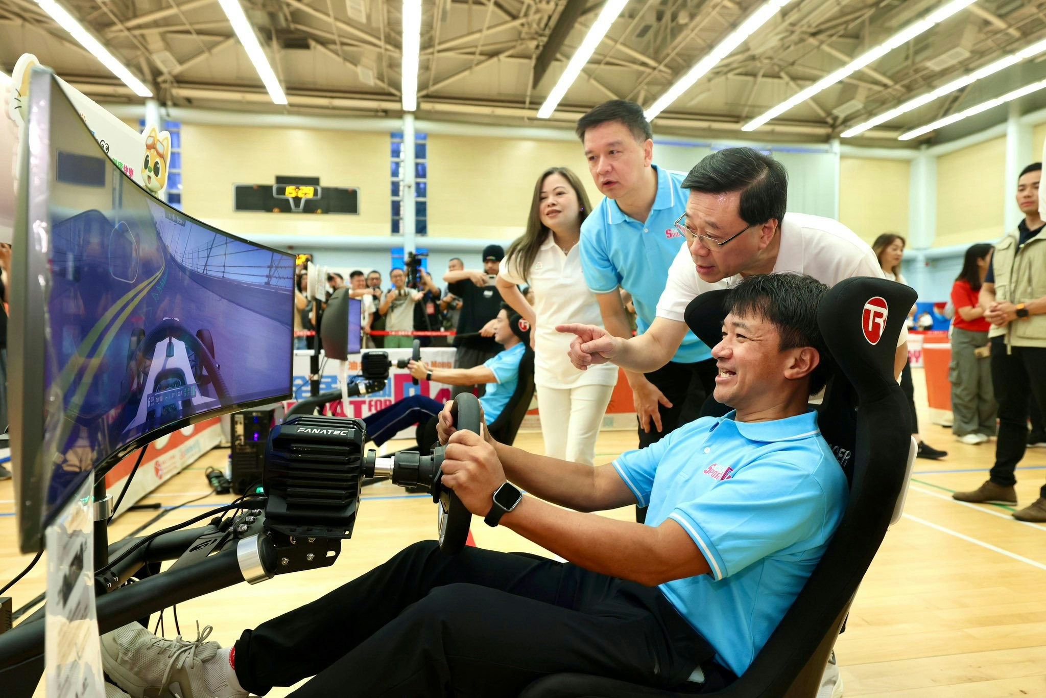 全民運動日｜李家超獲「劍后」江旻憓教劍擊：擊中目標得fun！