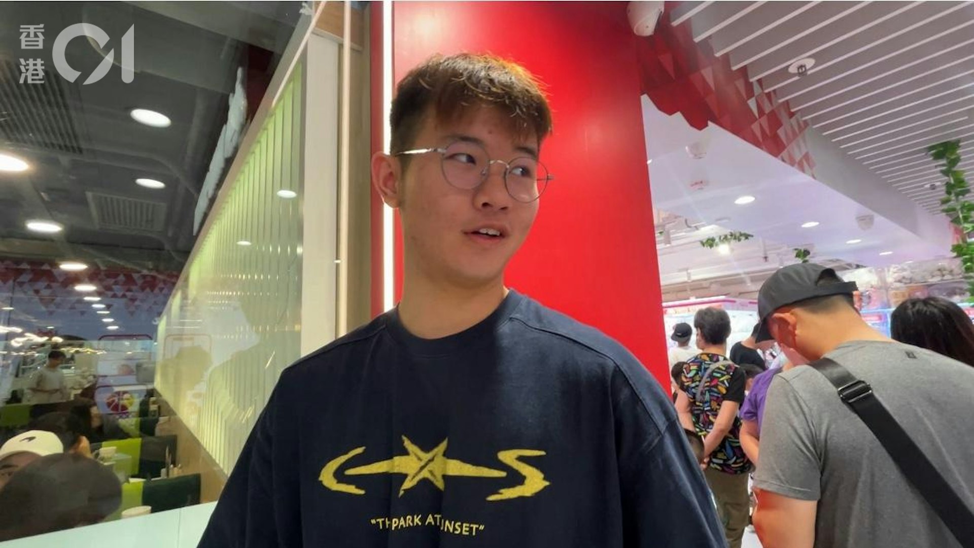 大埔商場人流旺 黎生攜囡夾公仔:「睇下落咗黑雨使唔使返工」 | LIHKG 討論區