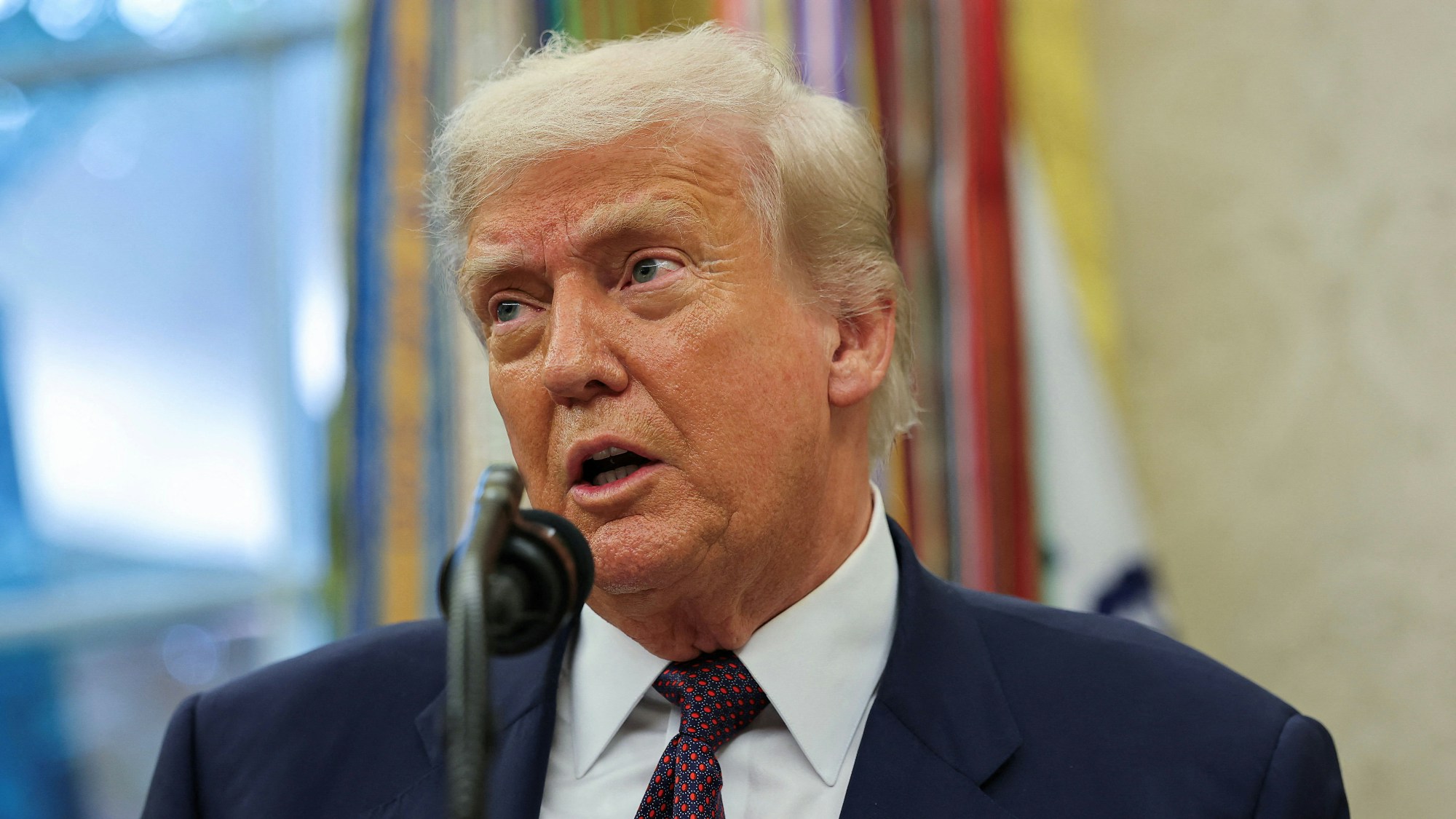 川普宣布对进口芯片征100%关税 在美建厂可豁免