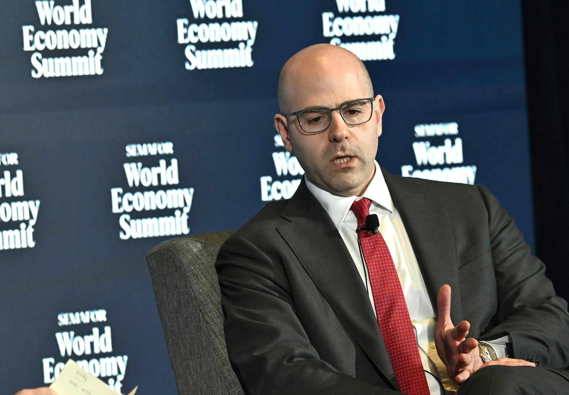 图为2025年4月23日,白宫经济顾问委员会主席米兰(Stephen Miran)出席Semafor世界经济高峰会并发表演讲。 (Getty Images) 图为2025年4月23日,白宫经济顾问委员会主席米兰(Stephen Miran)出席Semafor世界经济高峰会并发表演讲。 (Getty Images)