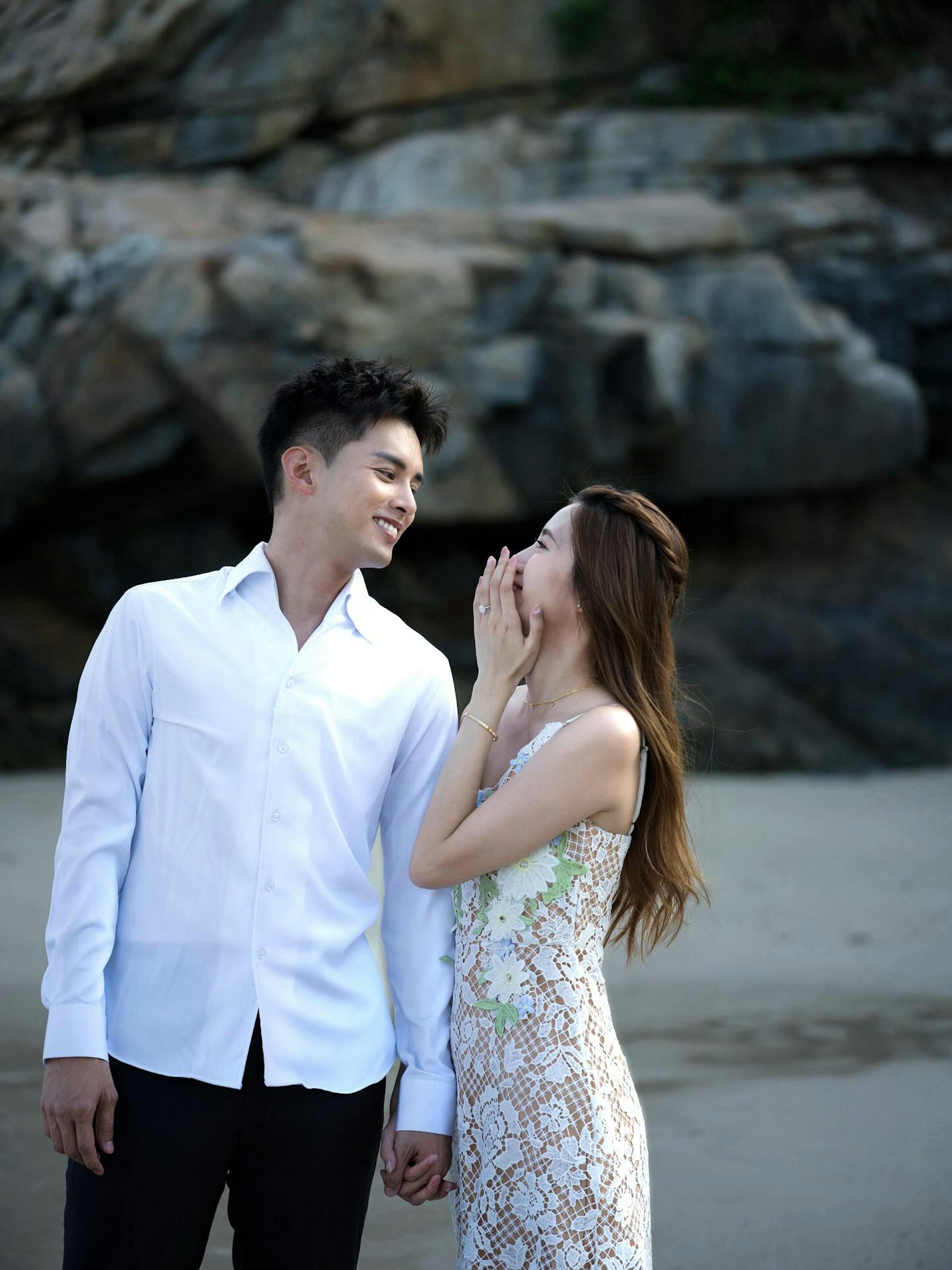 何廣沛求婚成功沙灘拖富貴女友:相信一見鍾情嗎?