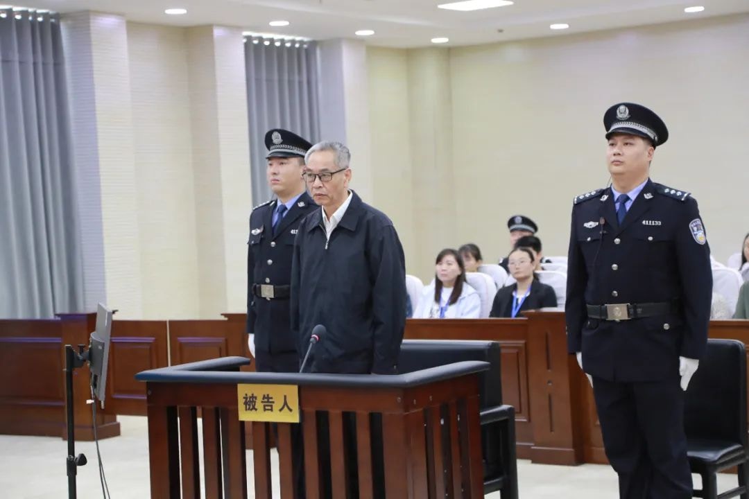 國家煙草專賣局原黨組成員、副局長徐𬎆受賄6533萬　一審獲刑15年
