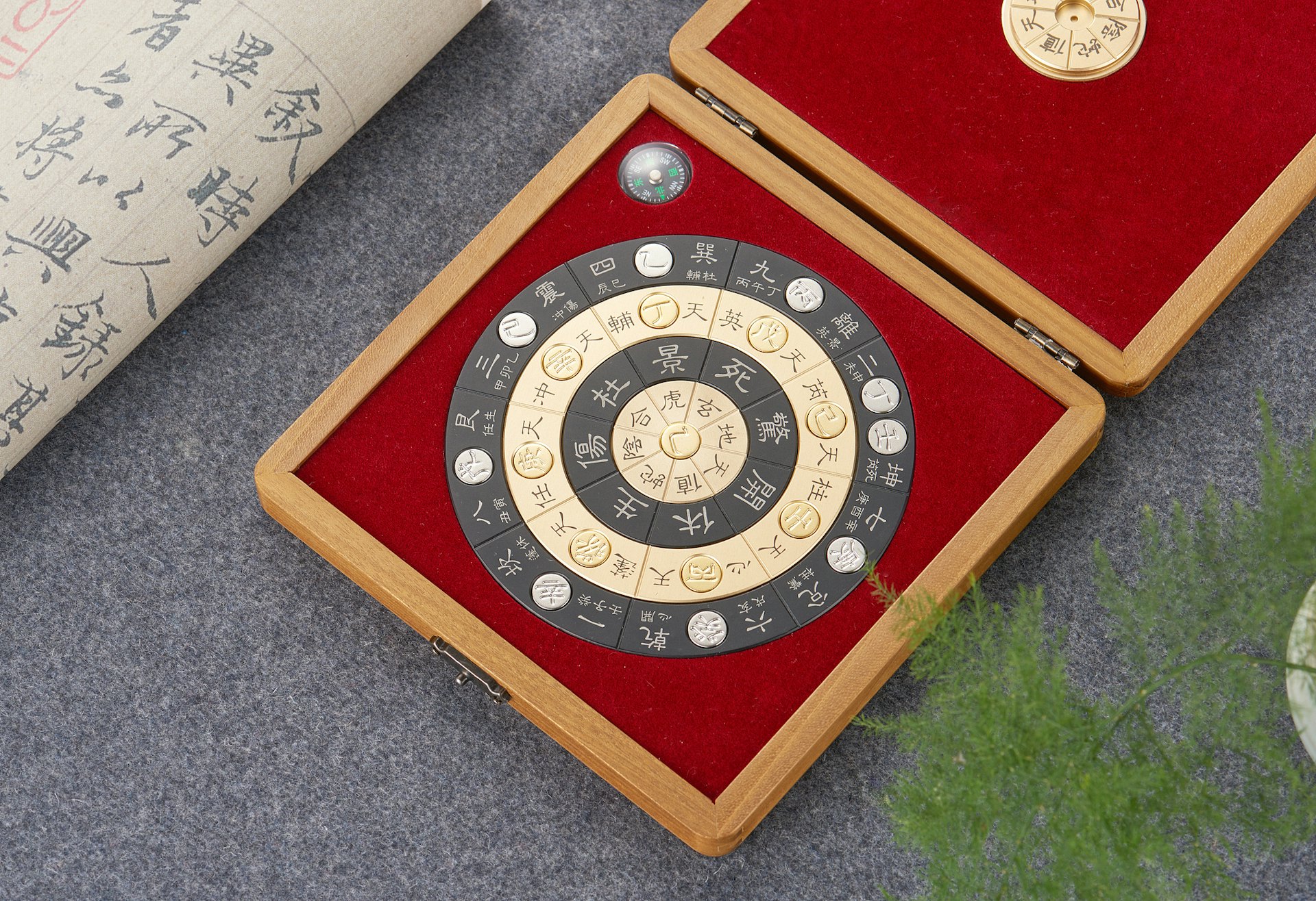 奇門遁甲羅盤。(視覺中國) 奇門遁甲羅盤。(視覺中國)