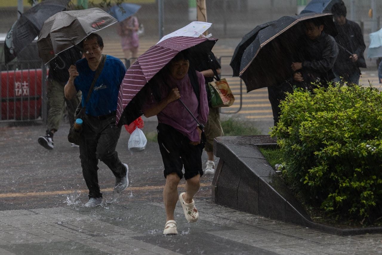 暴雨|天文台超前預警:強雷雨明日殺到 早上及日間雨勢有時頗大