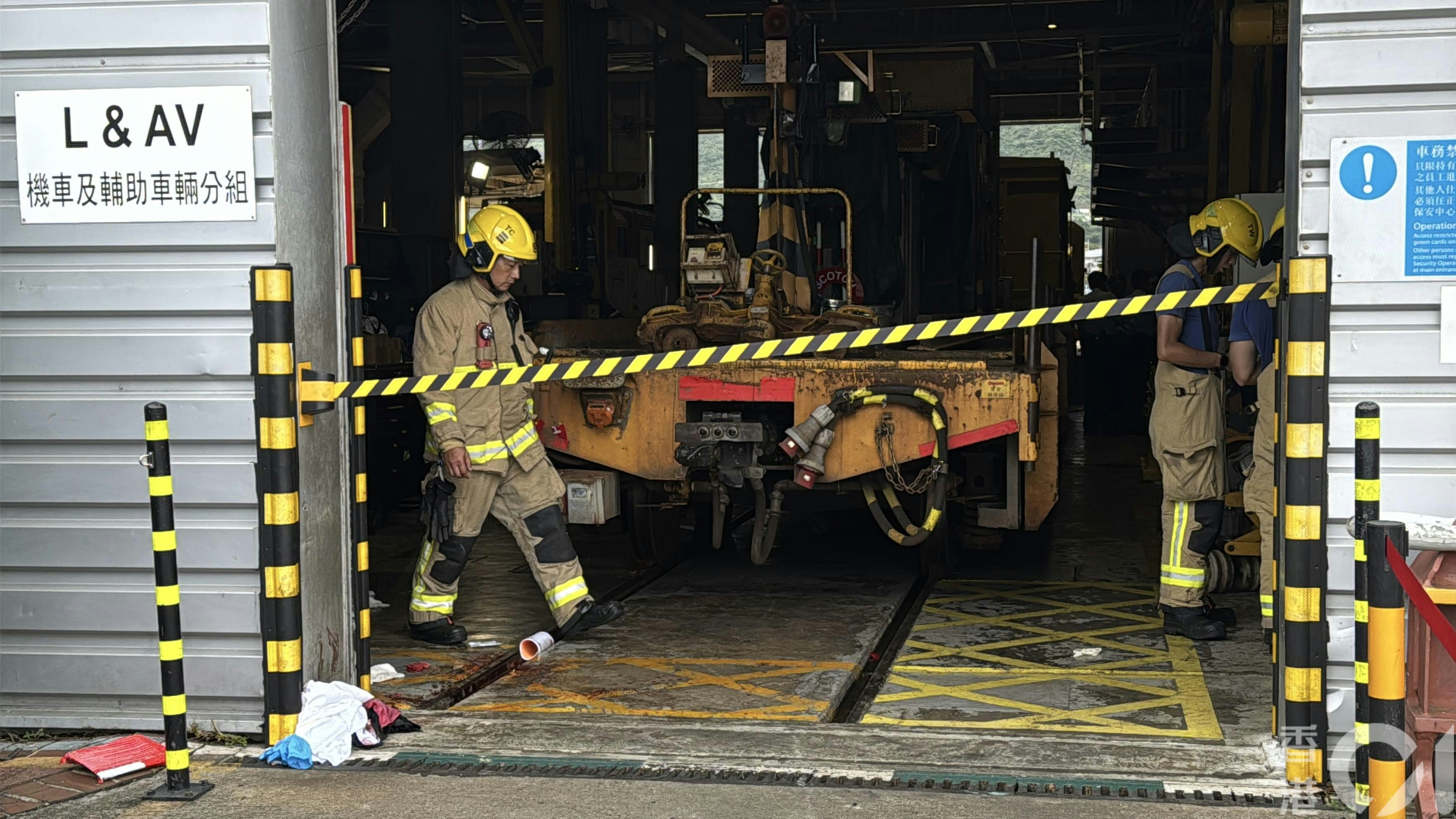 一名男工捱工程車撞，腳及腹部重創。（蔡正邦攝）