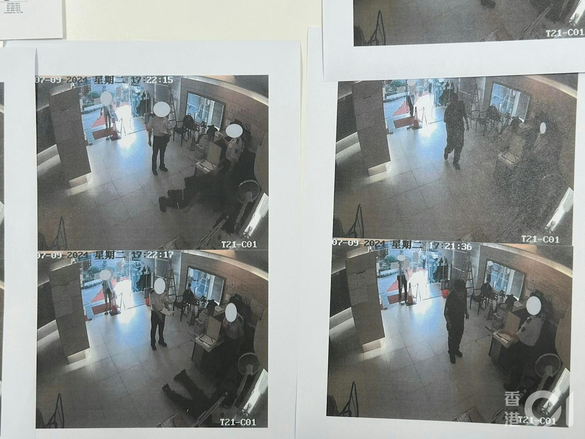 陳太事後看閉路電視錄影,見到丈夫(黑衫)在大堂突然暈倒。(林澤鋒攝)