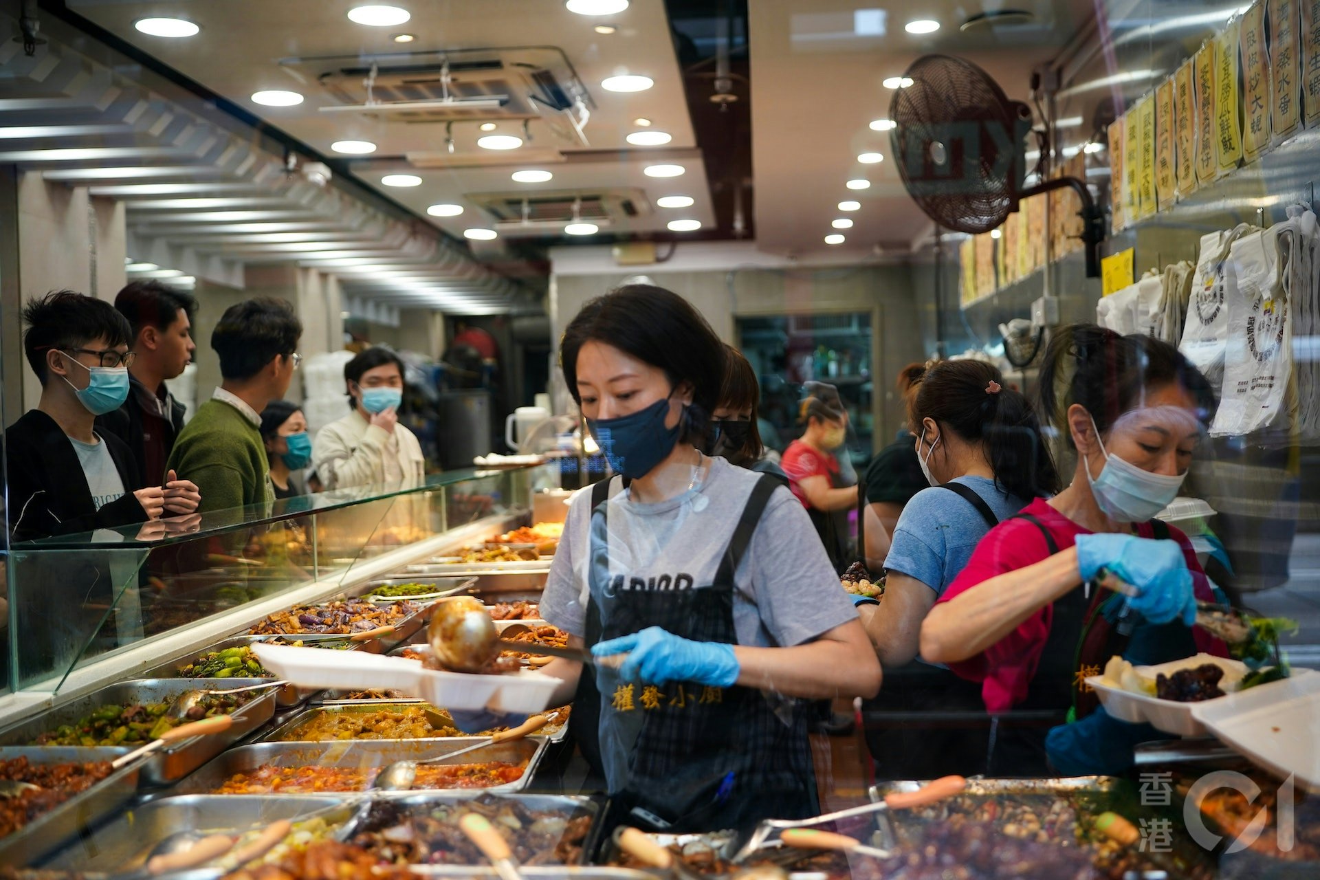 兩餸飯價廉物美,是不少港人最愛。(資料圖片)