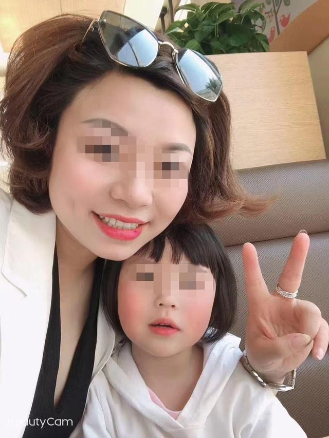 萌萌生前与妈妈合影。 （大风新闻）