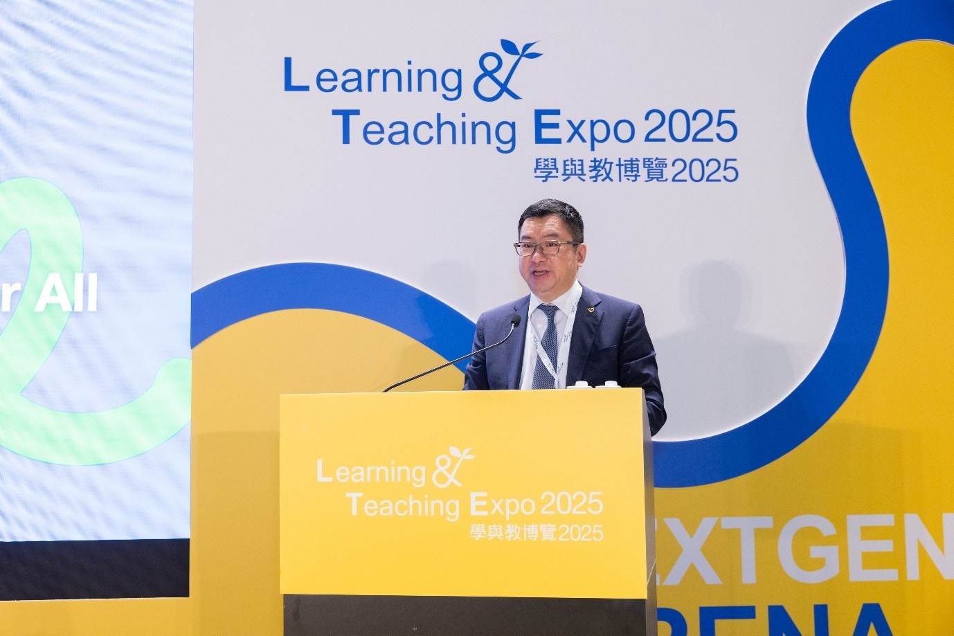 香港教育城在優質教育基金委任下將向學界推廣「電子學習配套計劃」。圖為香港教育城行政總監林峯博士。
