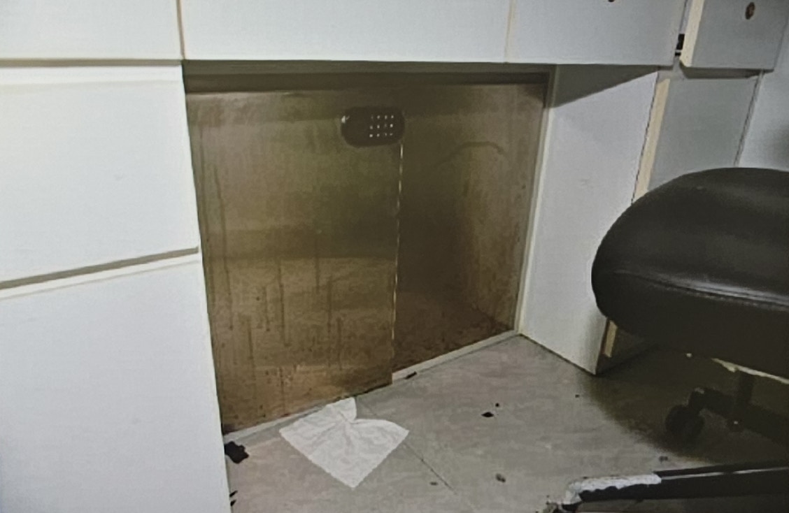 假夾萬未打開門時的樣子。（警方圖片）