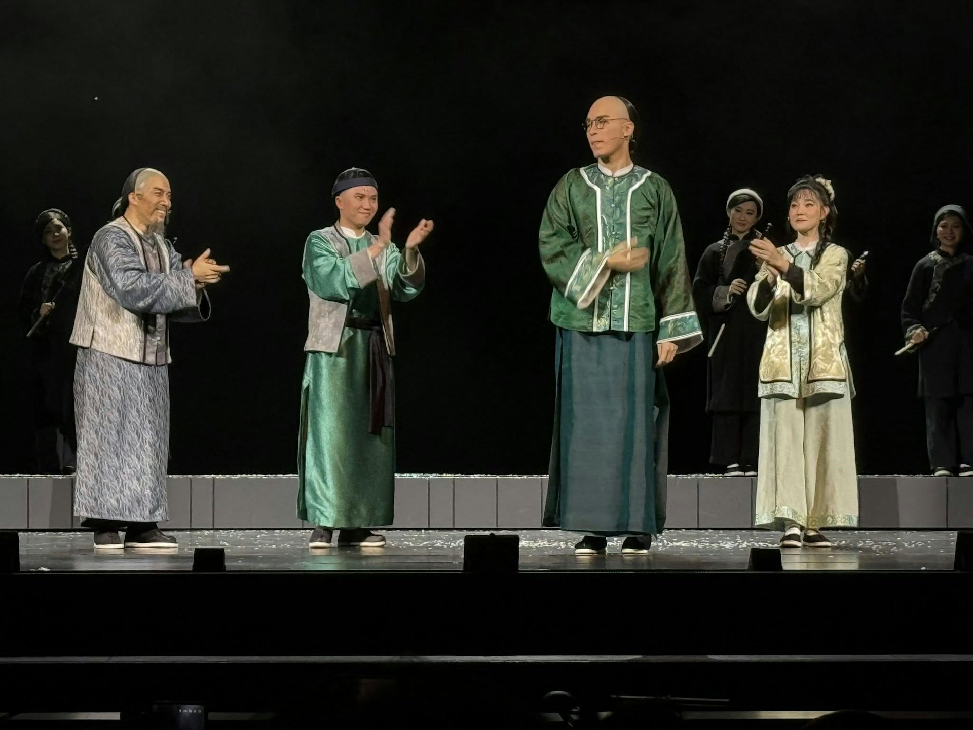 8月29日《大狀王》演出後謝幕。(羅淑佩FB)