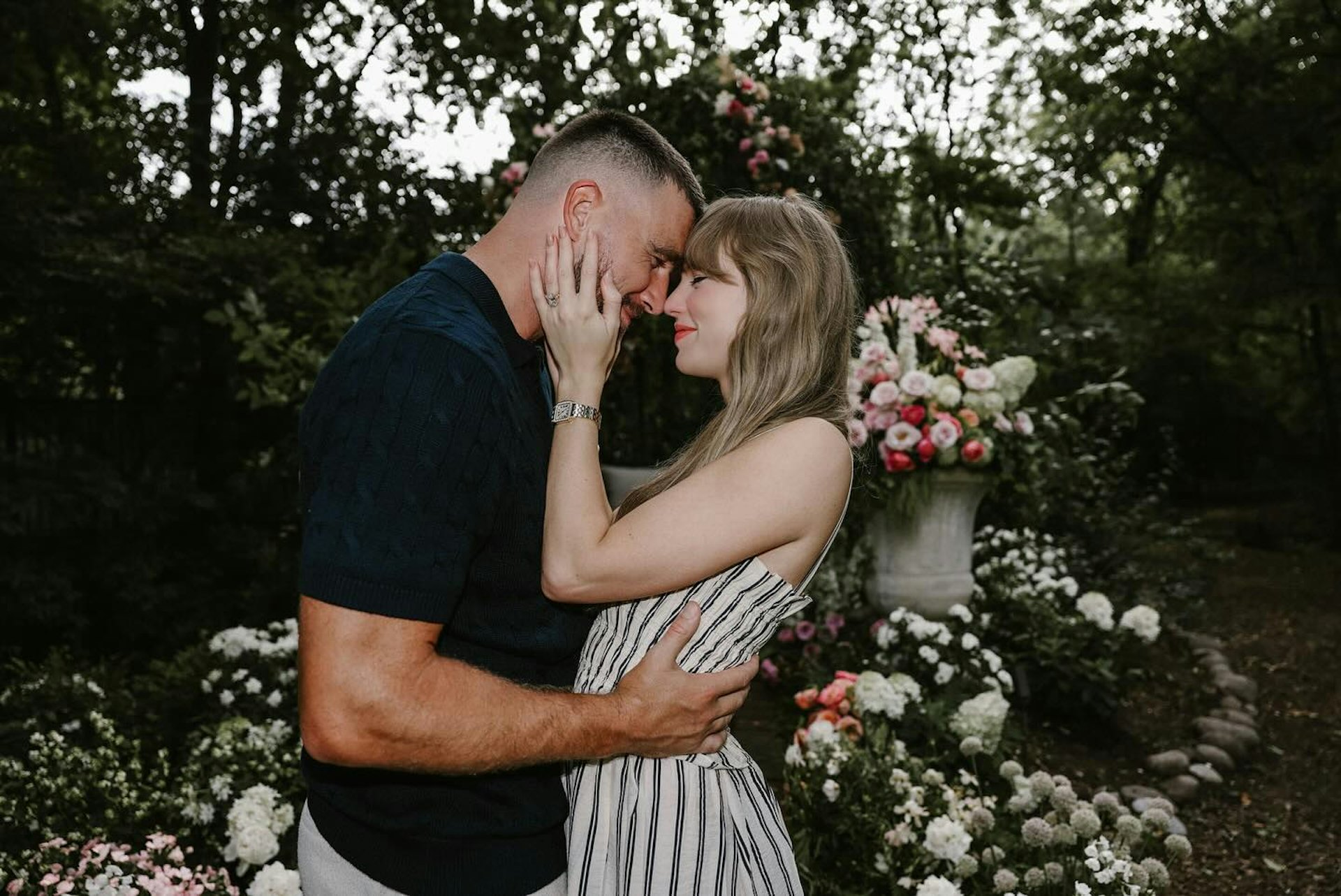 Taylor Swift與Travis Kelce(IG@taylorswift)
