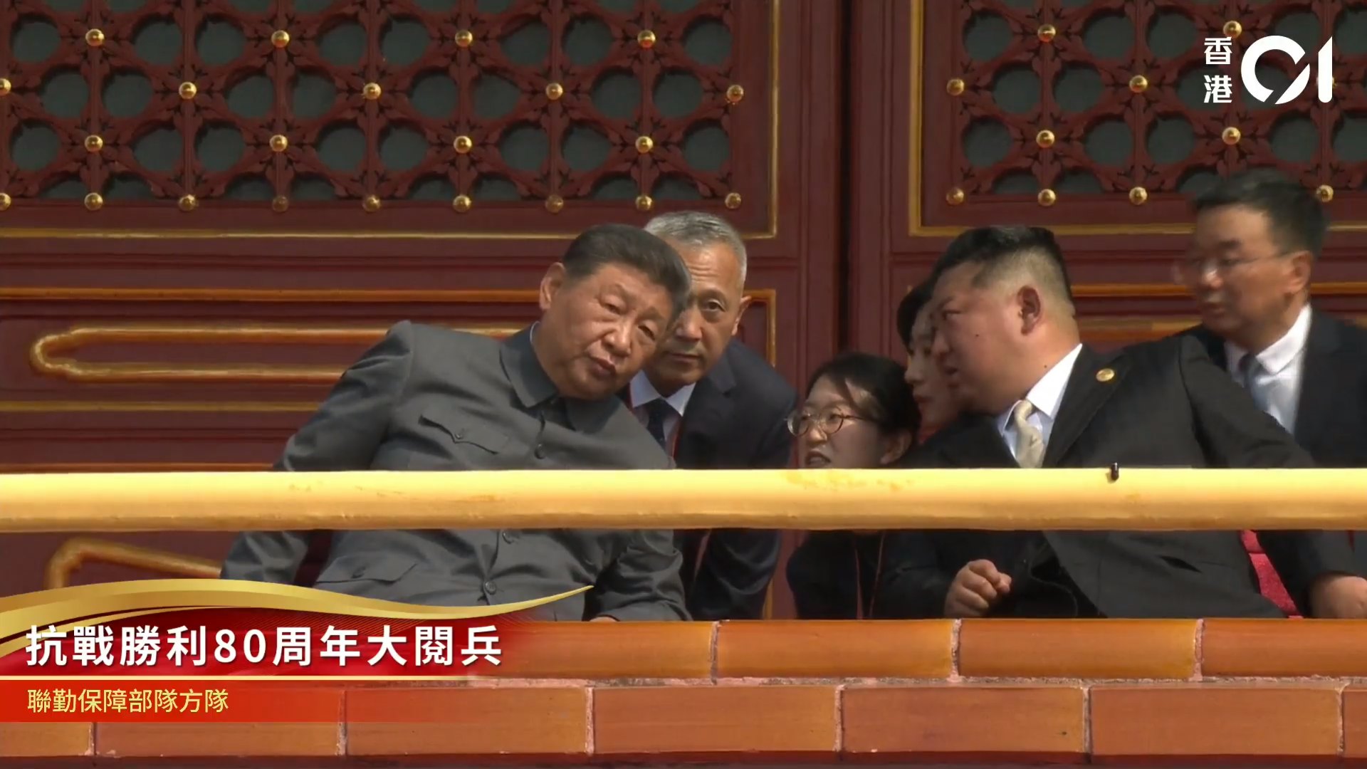 習近平與坐在左側的金正恩交流。