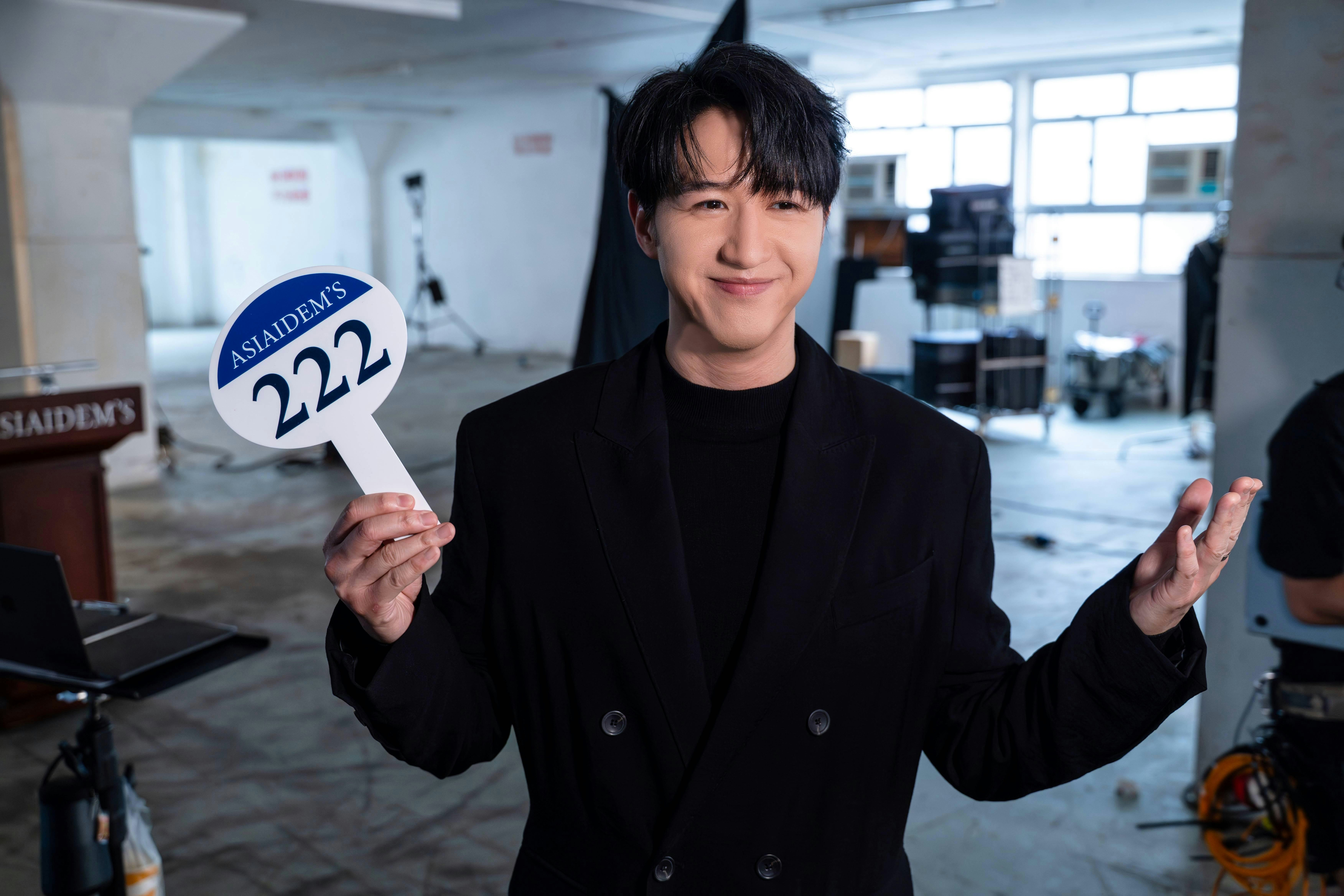 冯允谦《苏富比》MV化身70年代学生王子坦言珍惜与家人相处时间