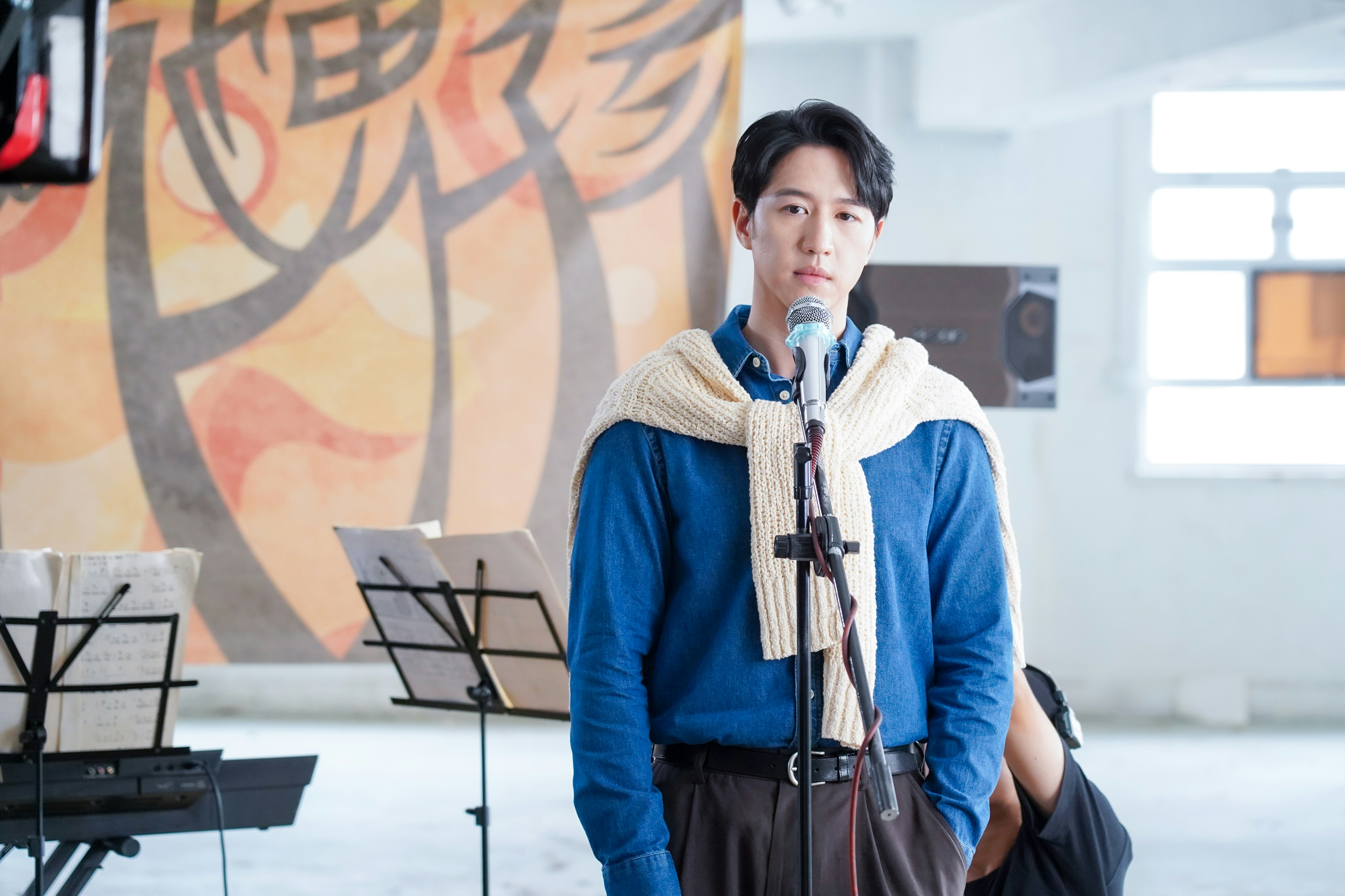 馮允謙《蘇富比》MV化身70年代學生王子坦言珍惜與家人相處時間