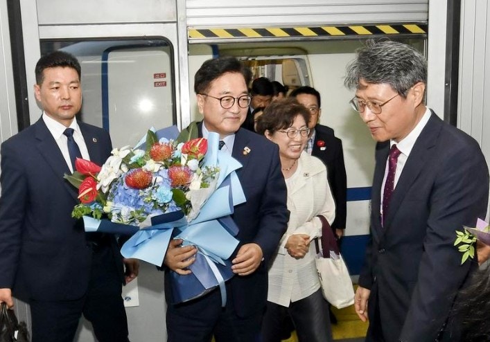 中國閱兵｜金正恩與韓國議長禹元植碰面韓方證實兩人儀式前握手