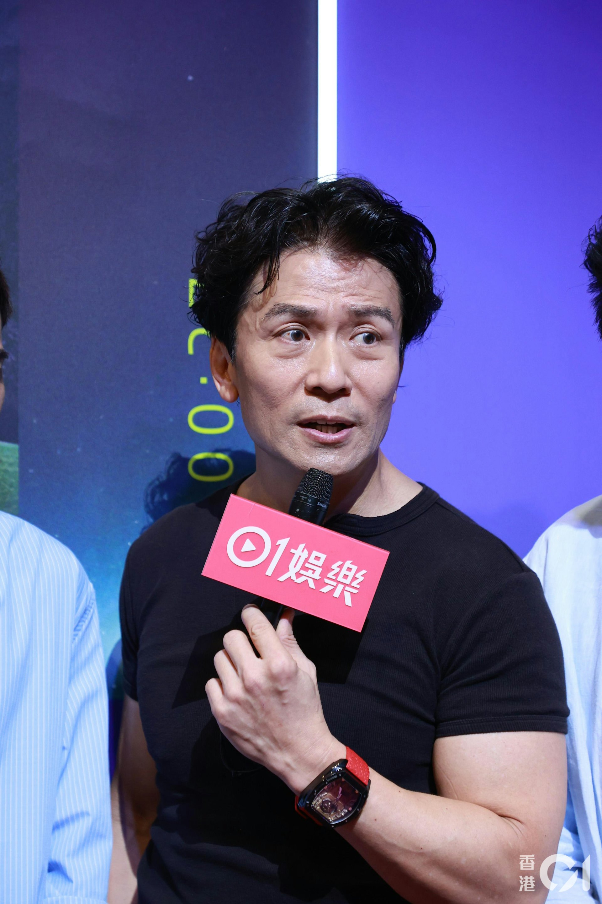 唐文龍番禺練歌被拍:Deep V造型引熱議,56歲男神形象再掀爭論 唐文龍番禺練歌被拍:Deep V造型引熱議,56歲男神形象再掀爭論