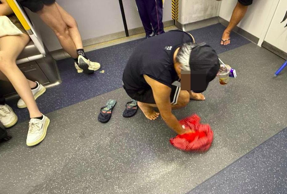 樓主在港鐵車廂目擊暖心一幕。(小紅書) 樓主在港鐵車廂目擊暖心一幕。(小紅書)