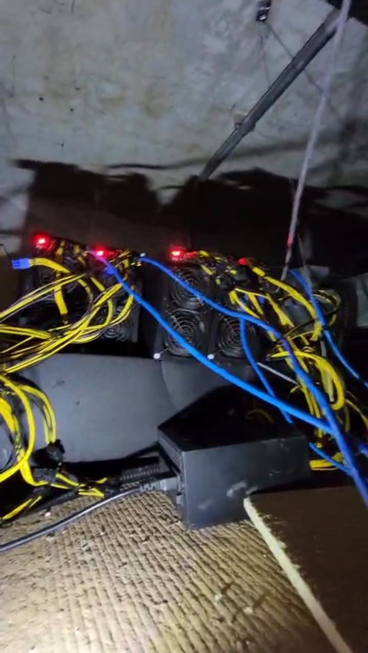 为两残疾院舍装设备伺机偷装矿机挖加密币两工程男涉偷电落网