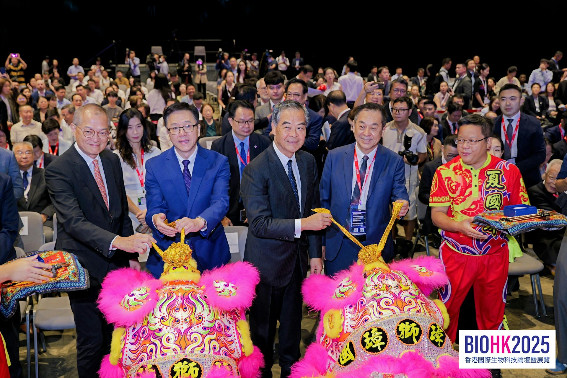 論壇首日(今天9月10日)便星光熠熠,多位政府官員出席開幕典禮,彰顯香港對生物科技產業的高度重視。