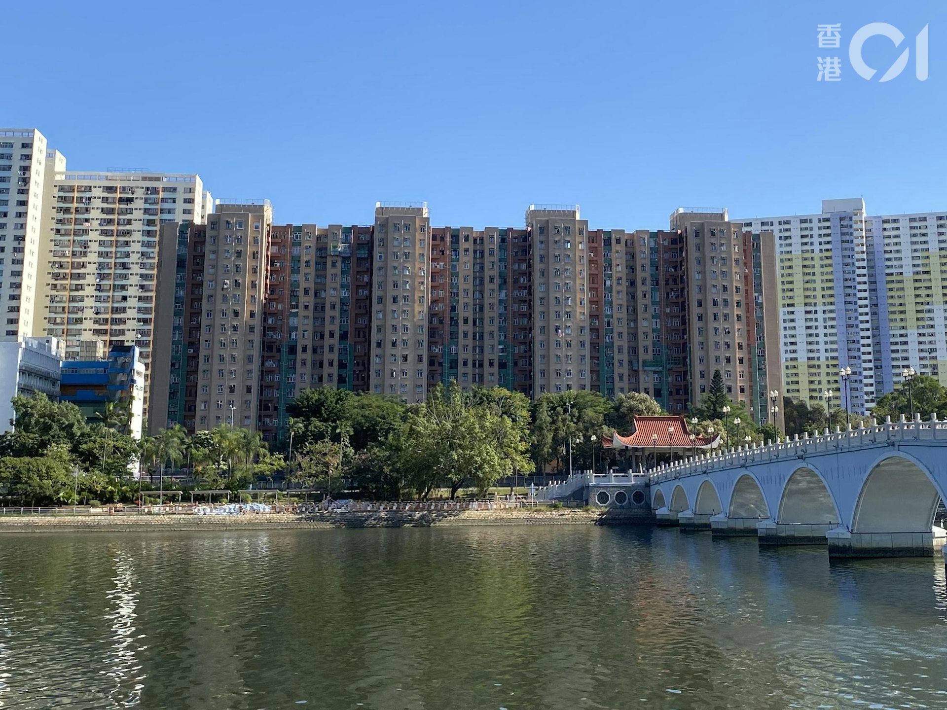 衞生署衞生防護中心今日(11日)公布,一對長者夫婦早前到訪廣州市番禺區後,感染基孔肯雅熱,二人居於沙田愉城苑。(資料圖片) 衞生署衞生防護中心今日(11日)公布,一對長者夫婦早前到訪廣州市番禺區後,感染基孔肯雅熱,二人居於沙田愉城苑。(資料圖片)