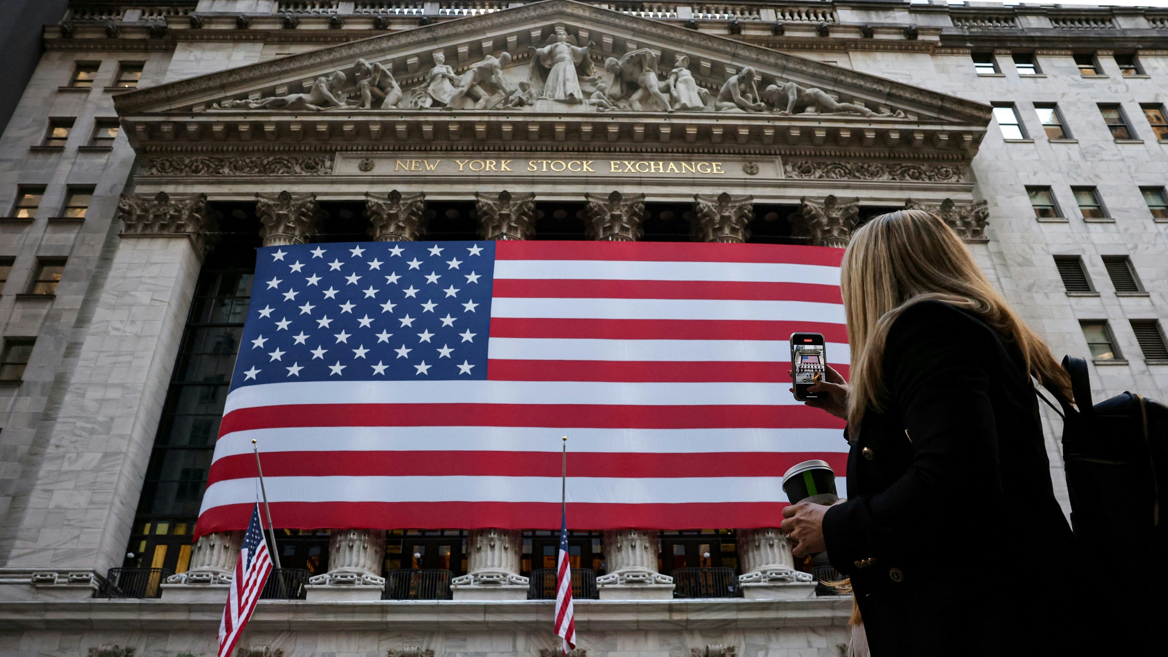 美國上周首次申領失業救濟人數急升至26萬創近4年新高