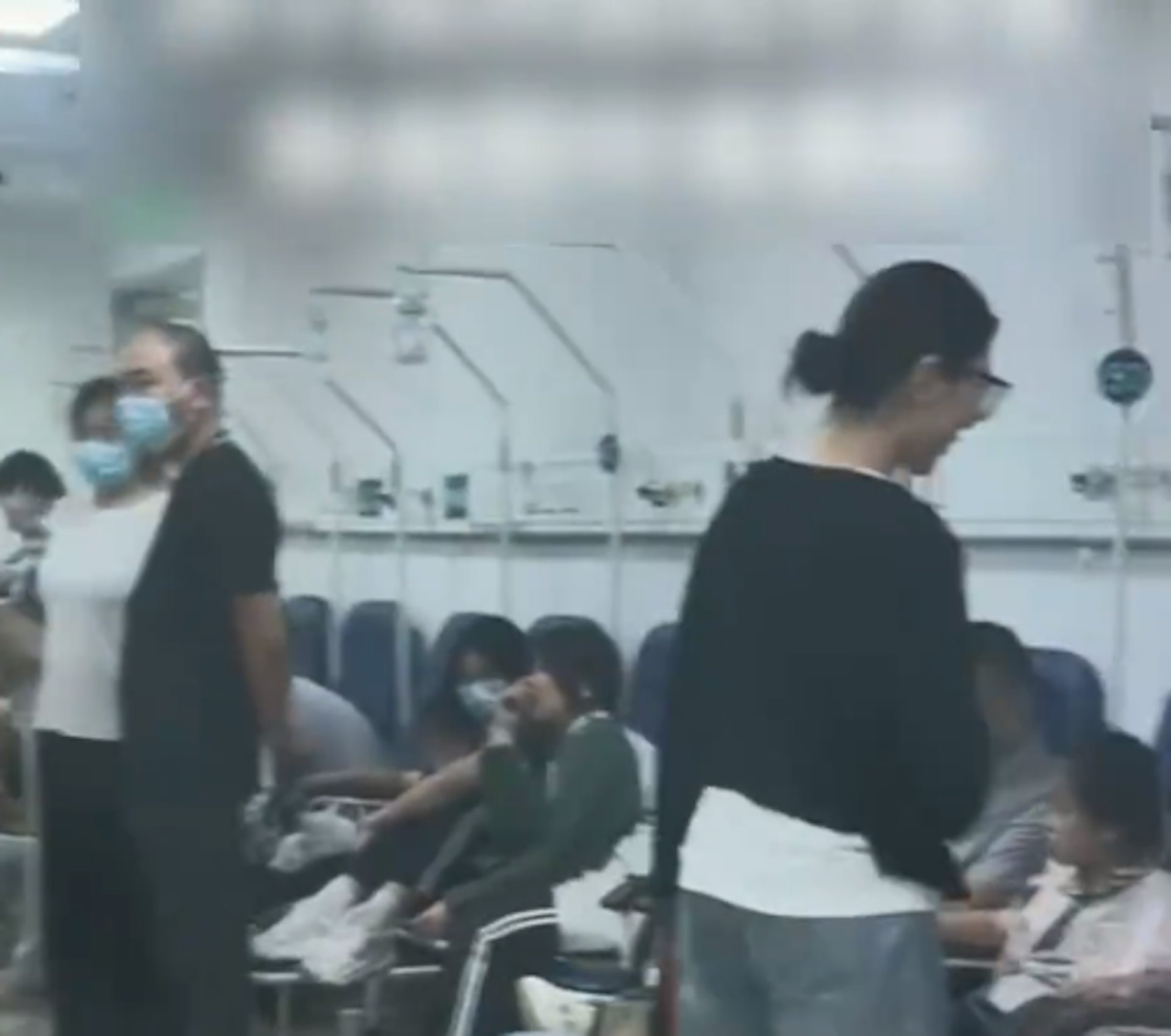 当局通报指,在院留观治疗138人,均为轻症。 (视频截图)