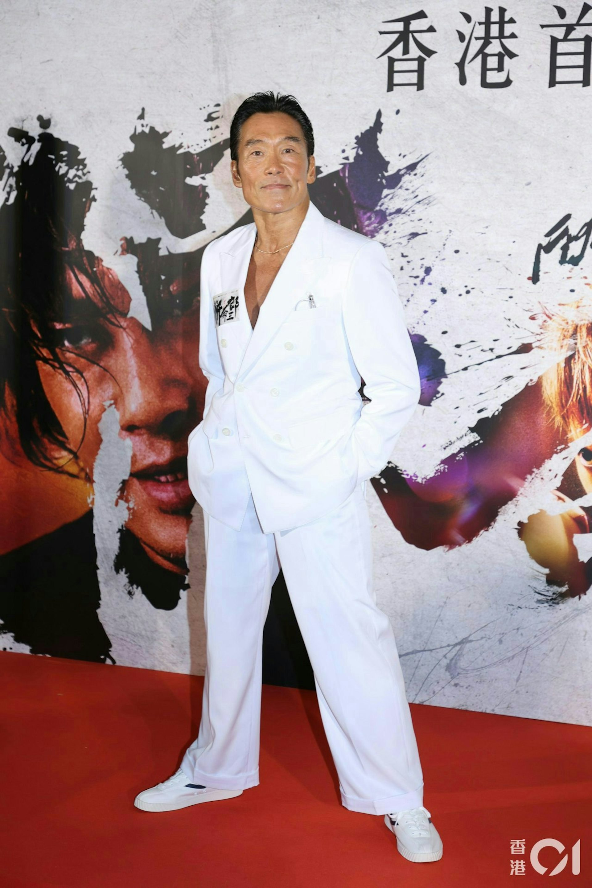郑浩南如今积极投入演艺工作,早前以一身全白西装亮相《拼命三郎》首映礼,身型Fit到爆!