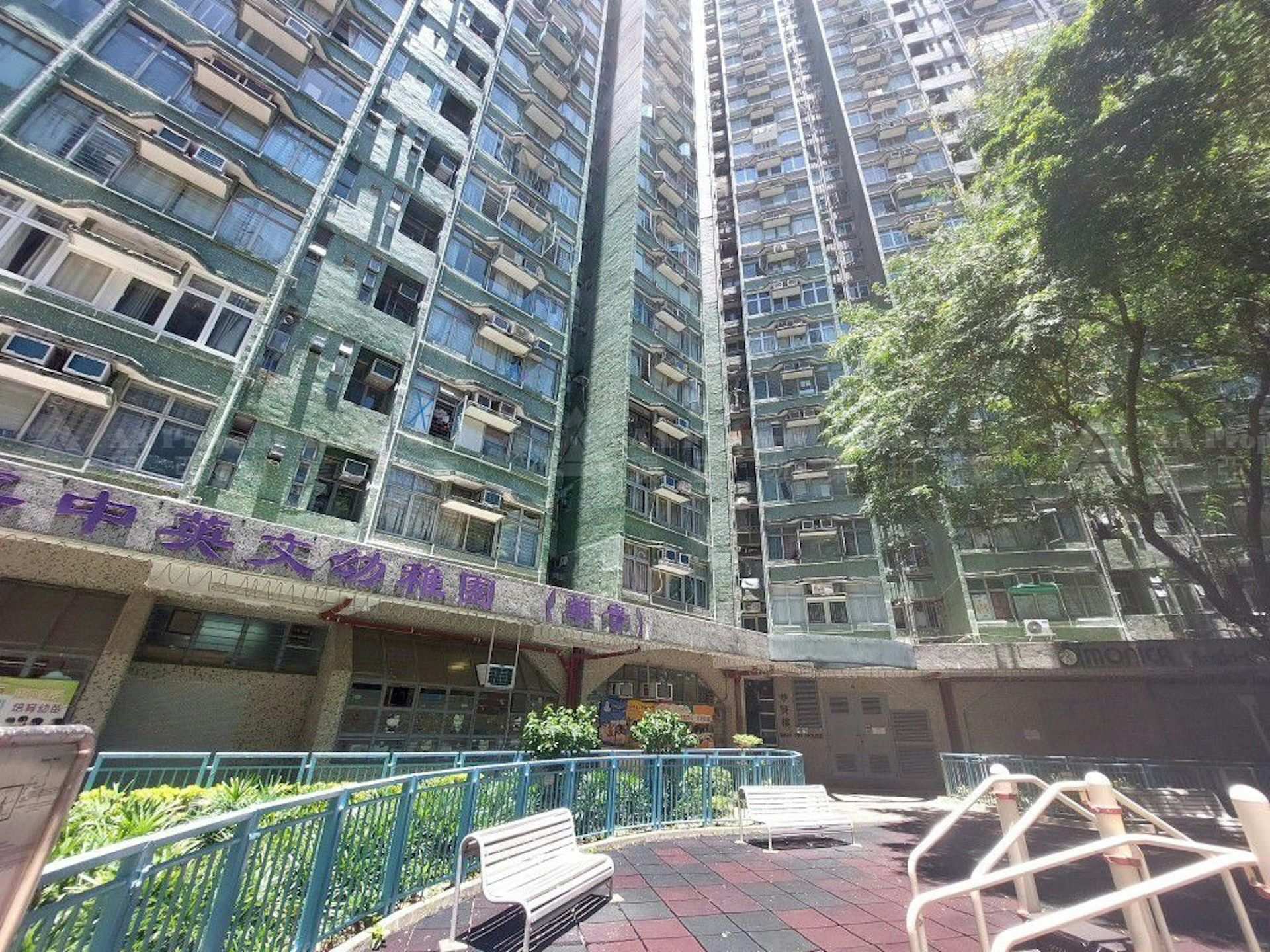 食物安全中心今日（27日）公布，在香港仔華貴邨一間餐廳的牛肉粥樣本中，檢出二氧化硫，違反《食物內防腐劑規例》。圖為華貴邨。（資料圖片）