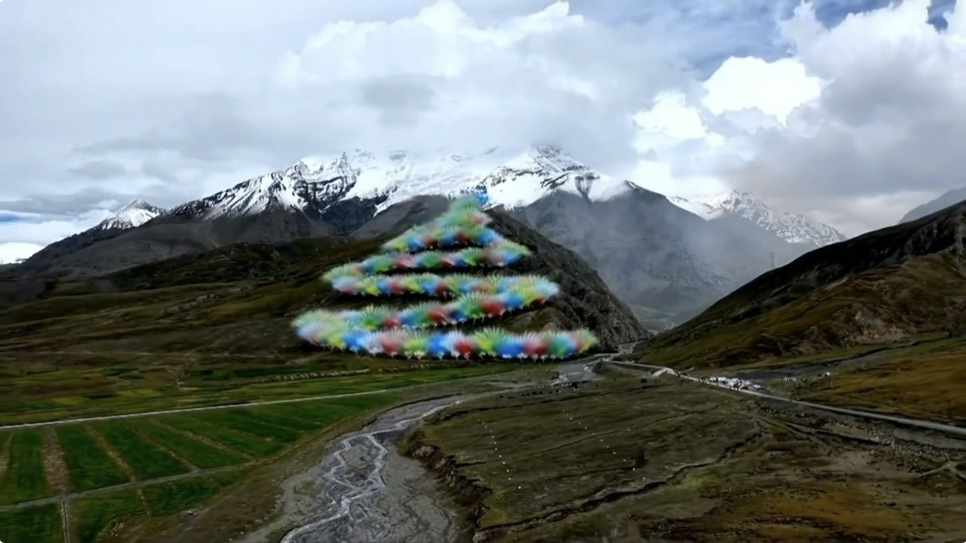 喜马拉雅山放烟花 始祖鸟Arc'teryx、蔡国强致歉 官方介入调查