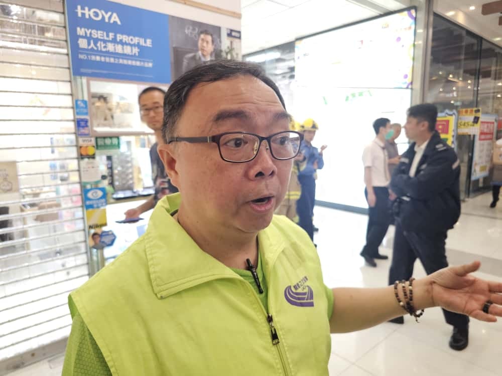 關愛之友協會會長蔡振超表示，有公司筵開86席，邀請不同組織的長者參與齋宴，他們是受邀的團體之一。受傷的長者屬於另一個組織，據他所知一名婆婆在扶手梯末端跌倒，然後其他人相繼跌倒。