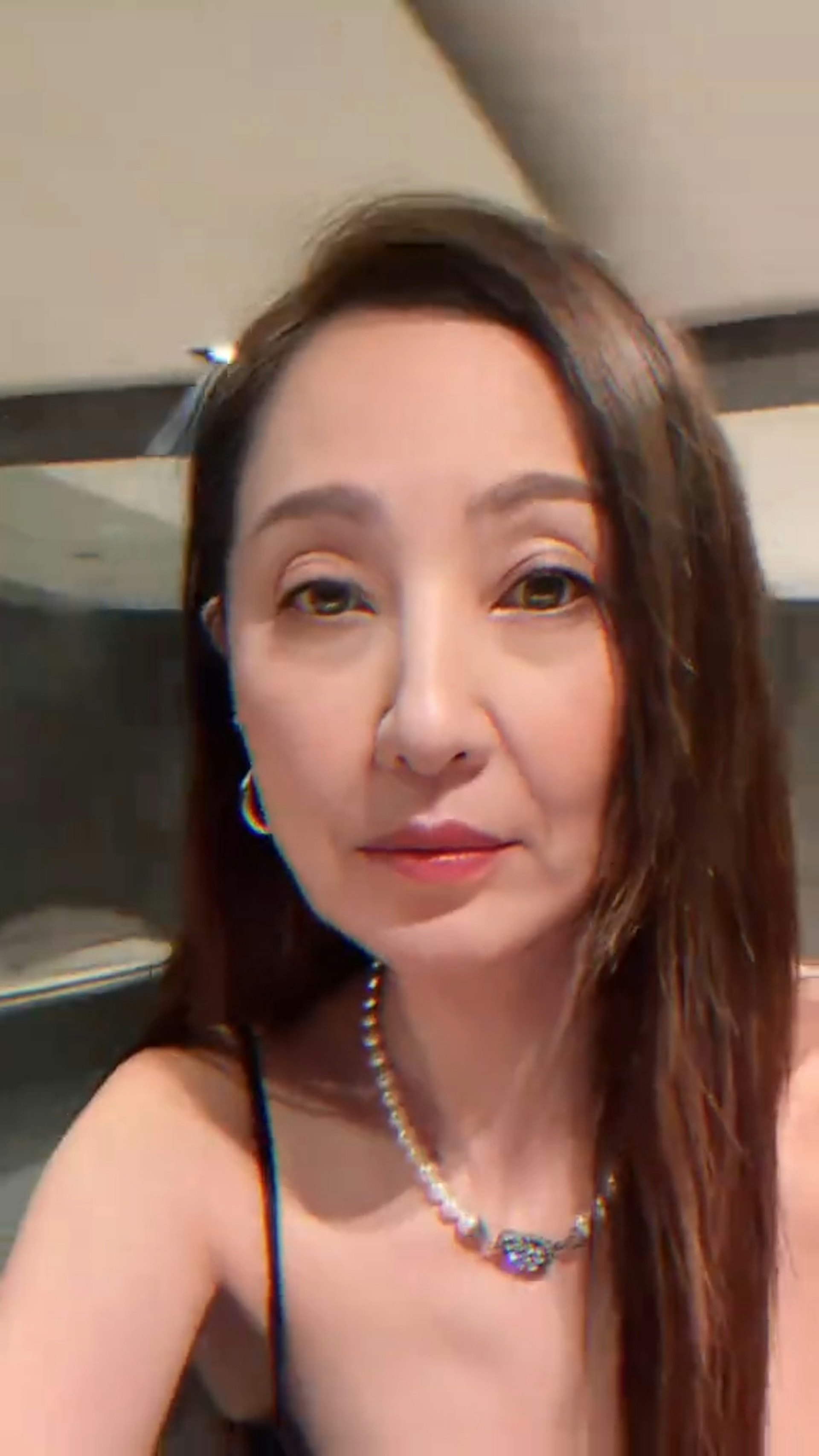 有網民指她撞樣伍詠薇。(片段截圖)