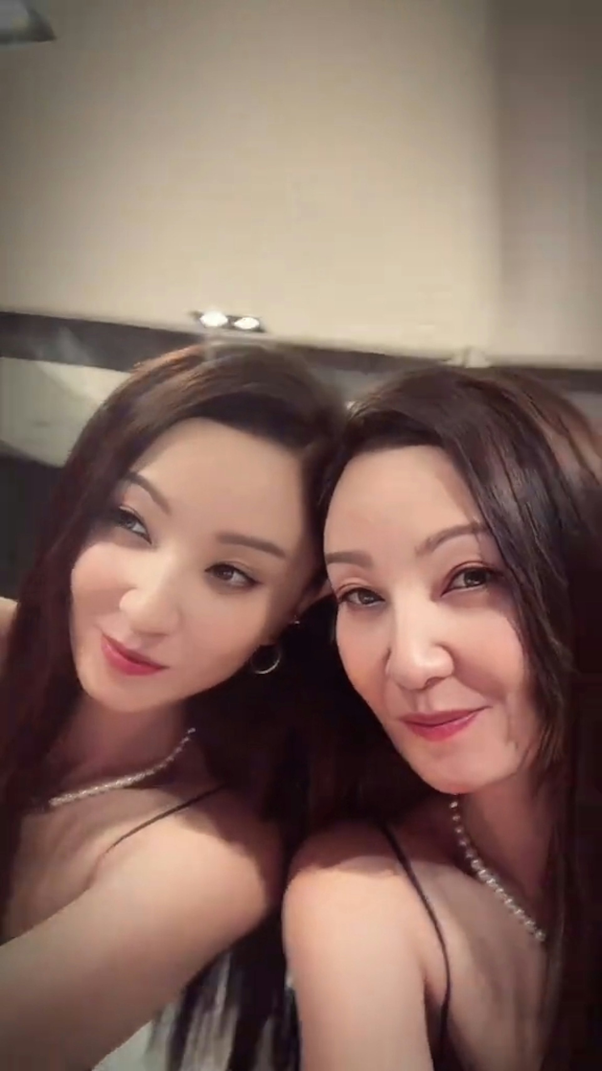 鄭希怡一樣都係咁靚。(片段截圖)