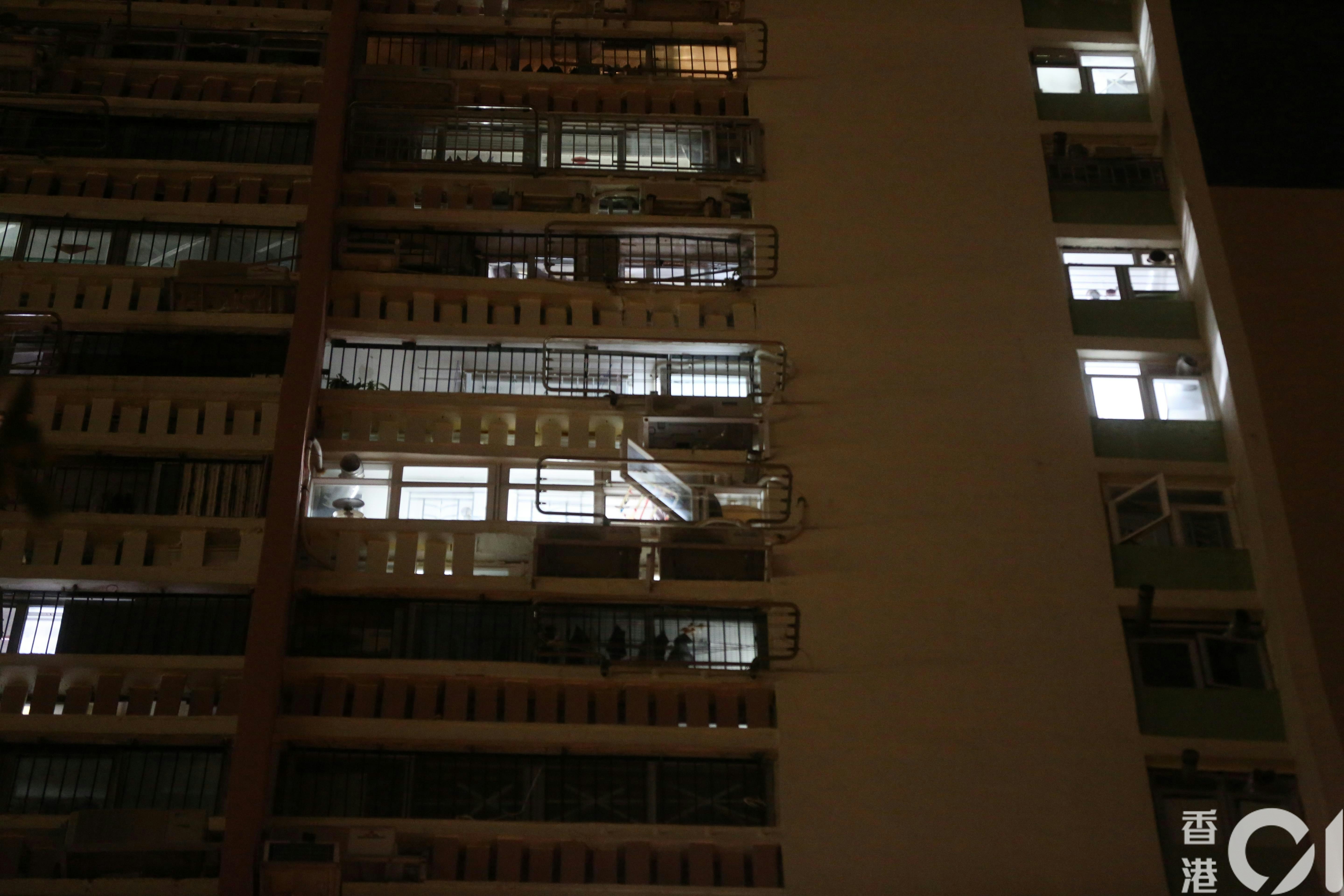 現場可見涉事單位有窗戶打開。（林振華攝）